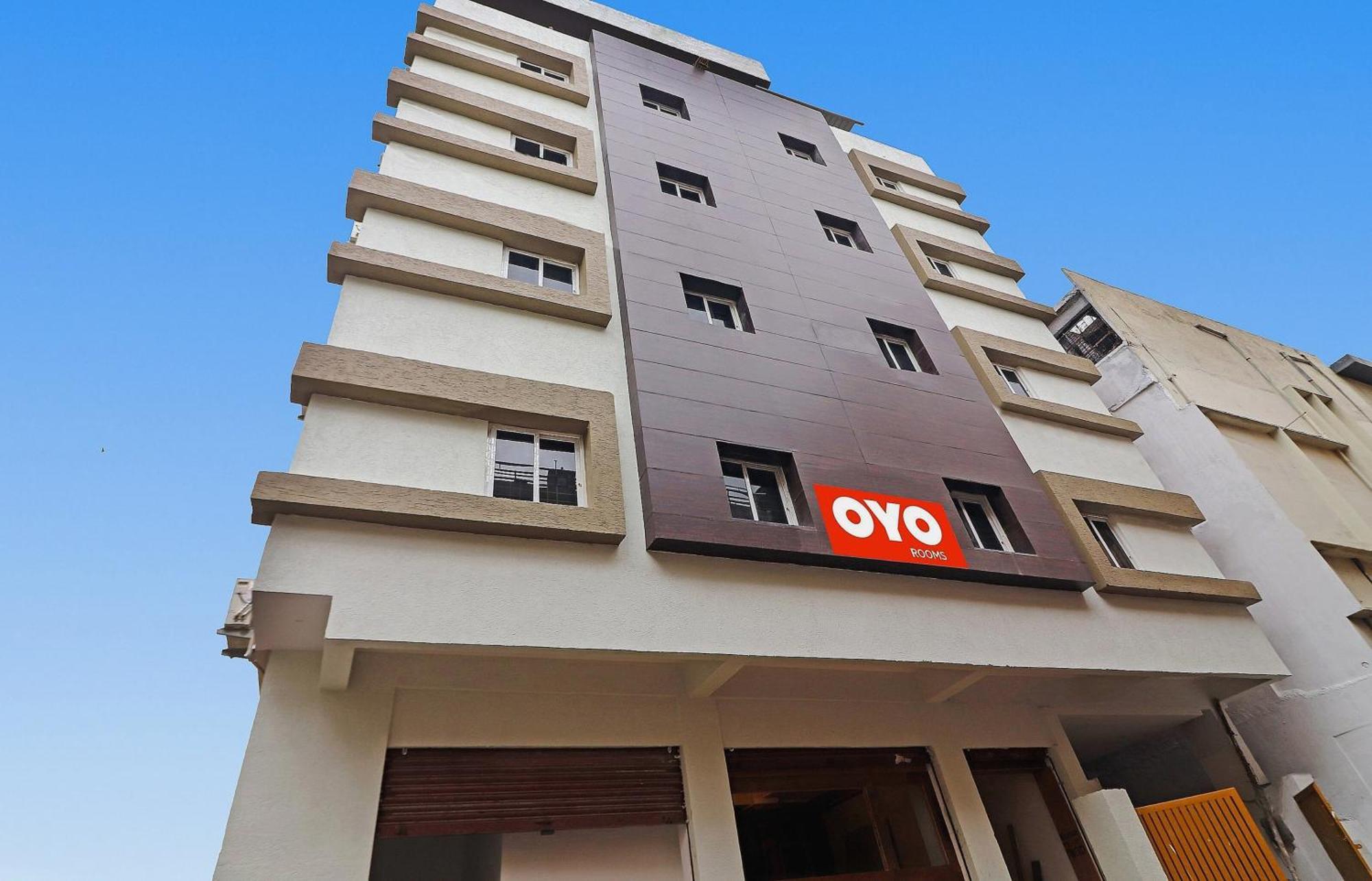 O Night Eye Hotel