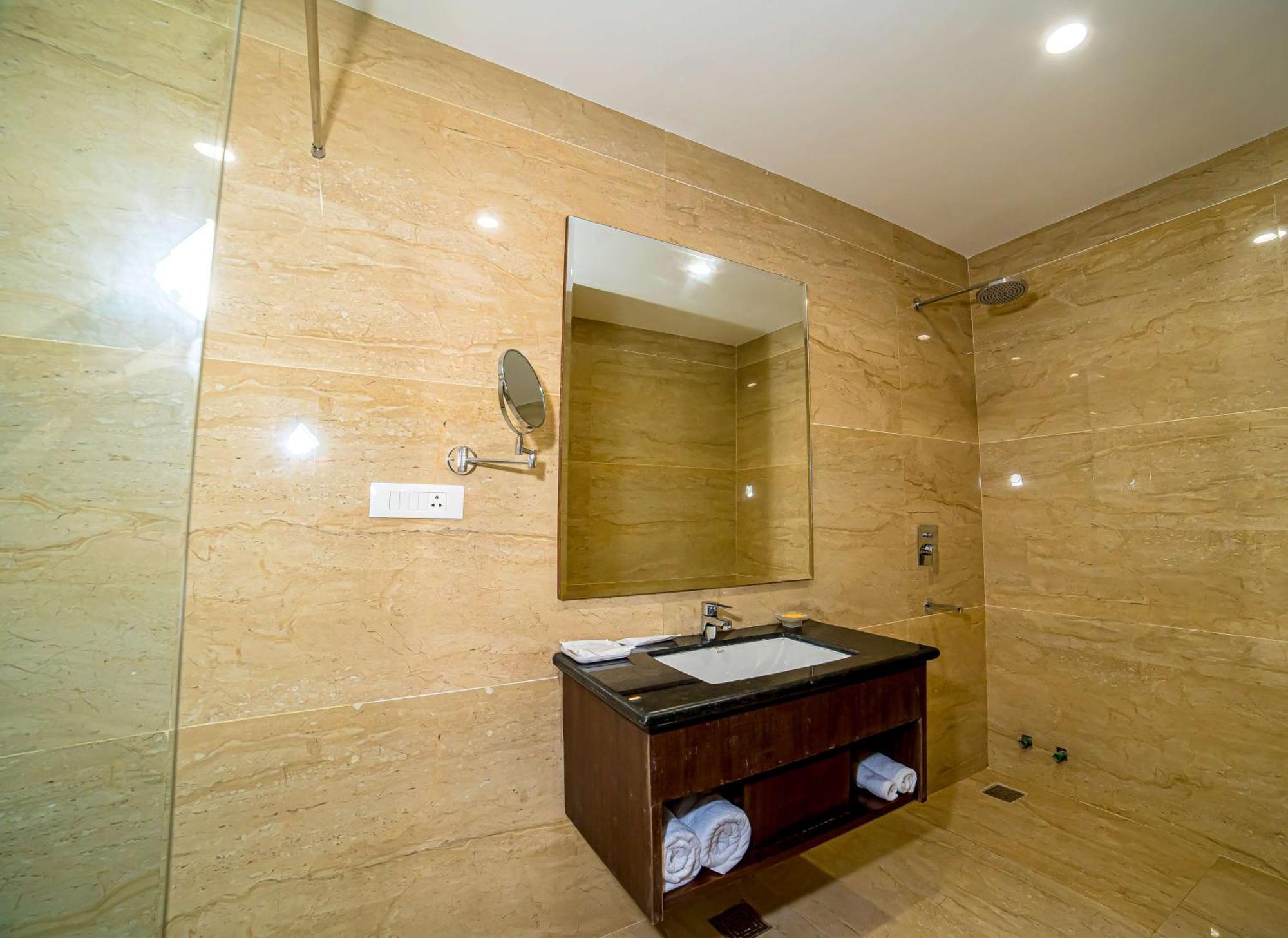 Hotel Western Ashoka 3*
