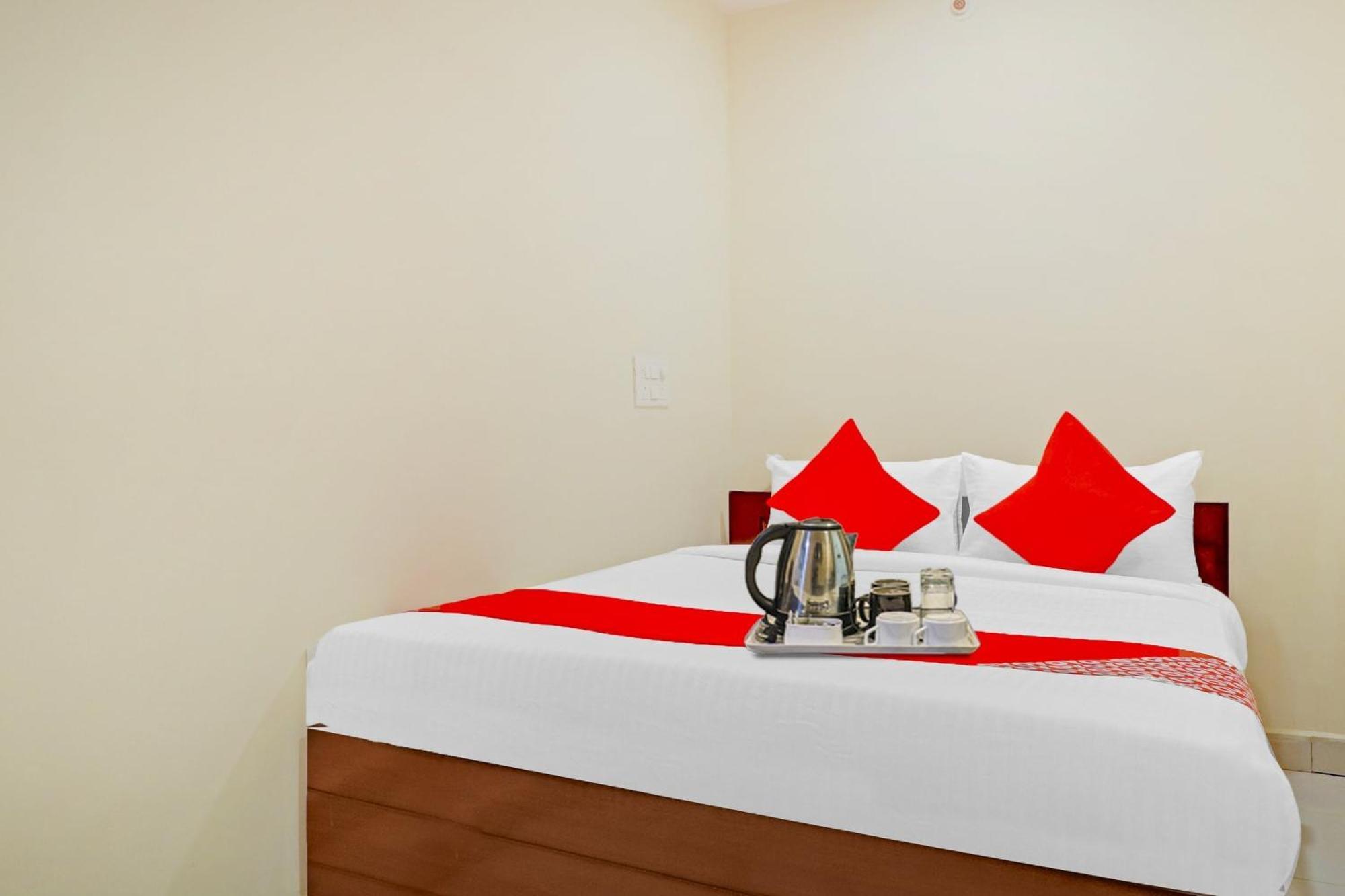 Hotel O Aayush 3*
