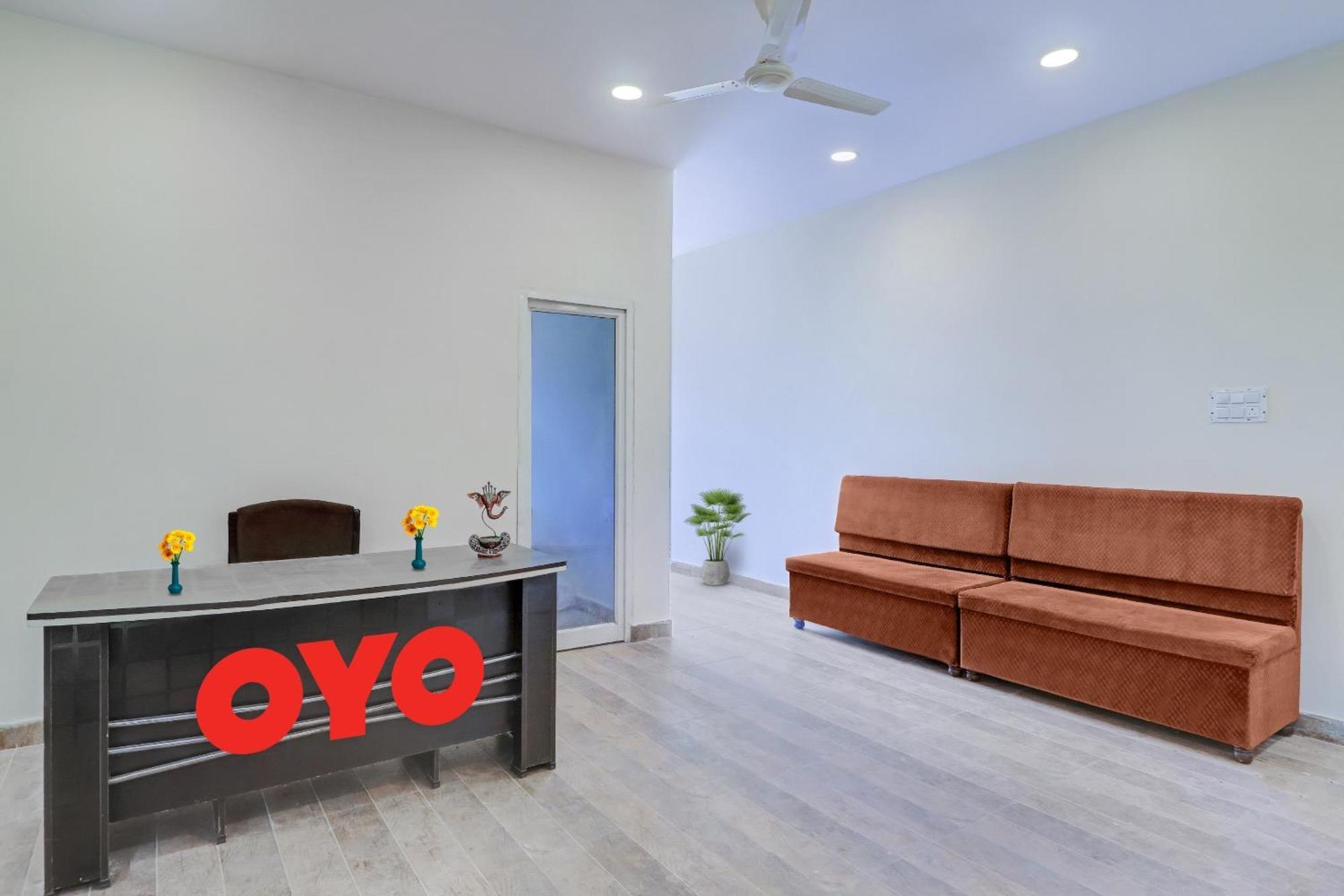 O Aayush Hotel