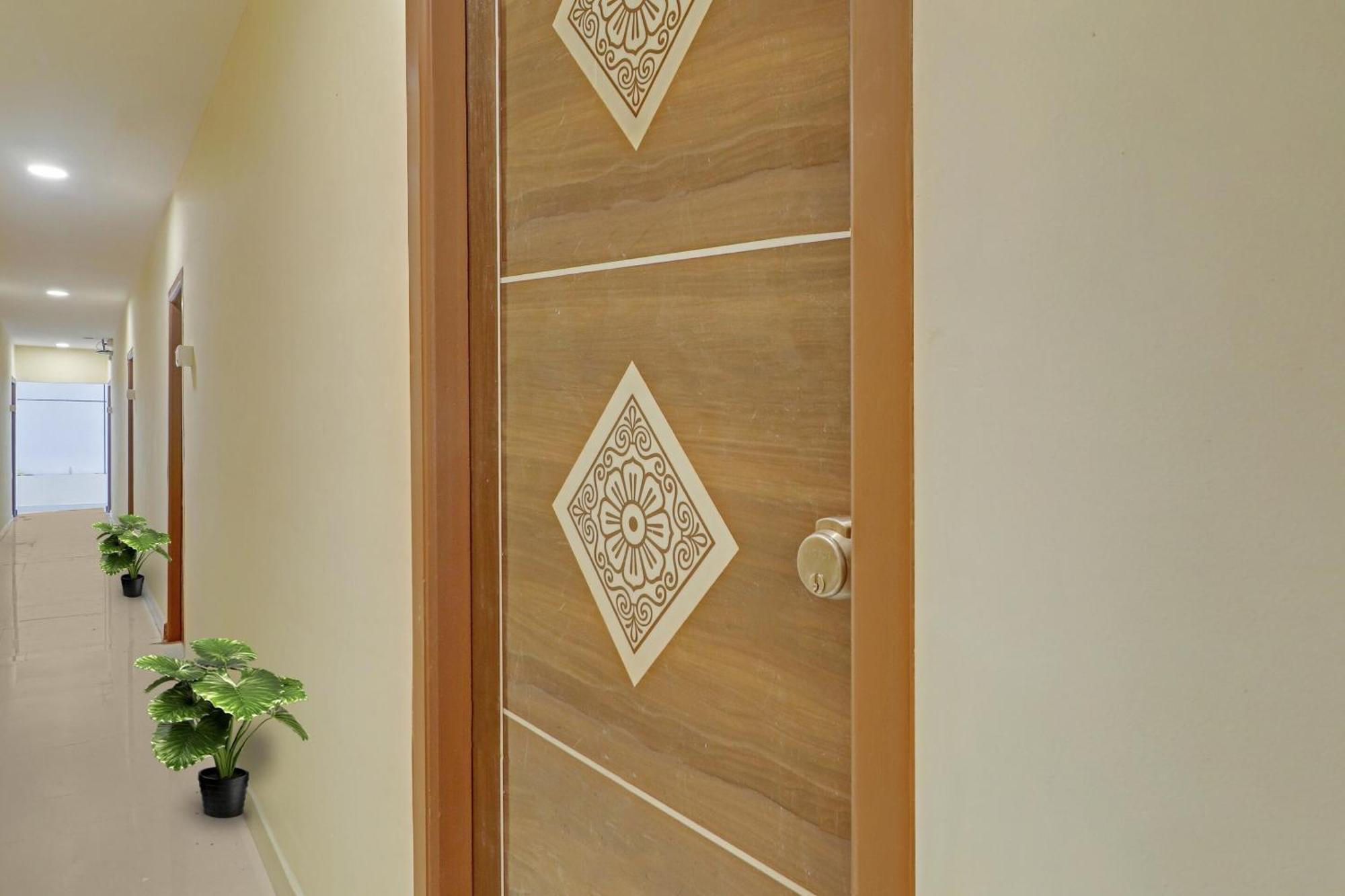 O Aayush Hotel 3*