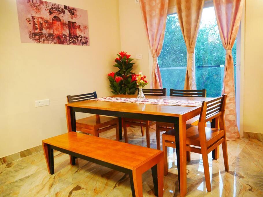 Apartment Evara Luxury Living 3bhk Near Hitec