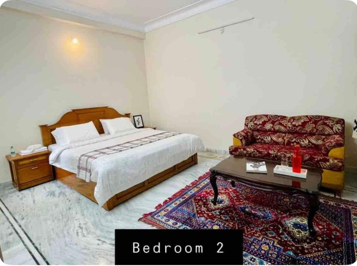 Upscale 2bhk In Downtown Apartment