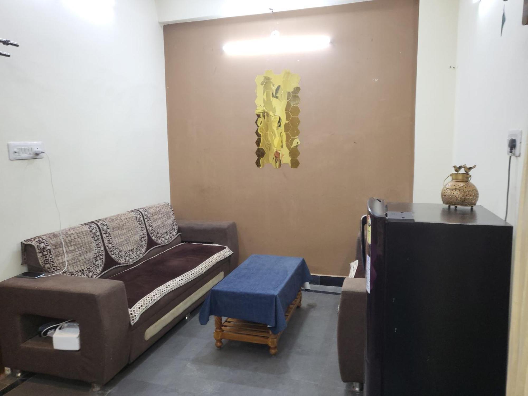 Ivory Apartment *