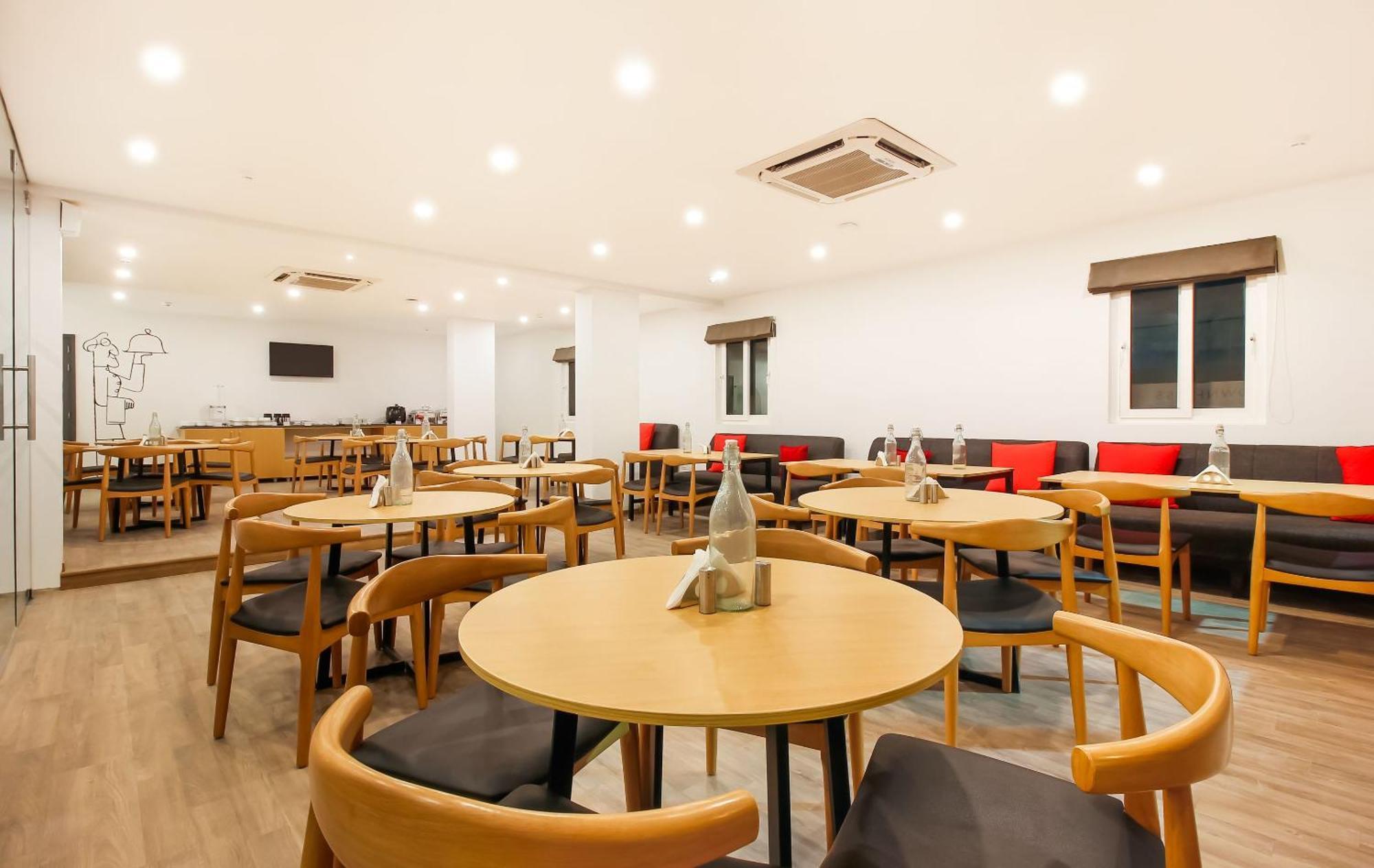 Super Townhouse The Cinco Near Esi Hospital Hotel 4*