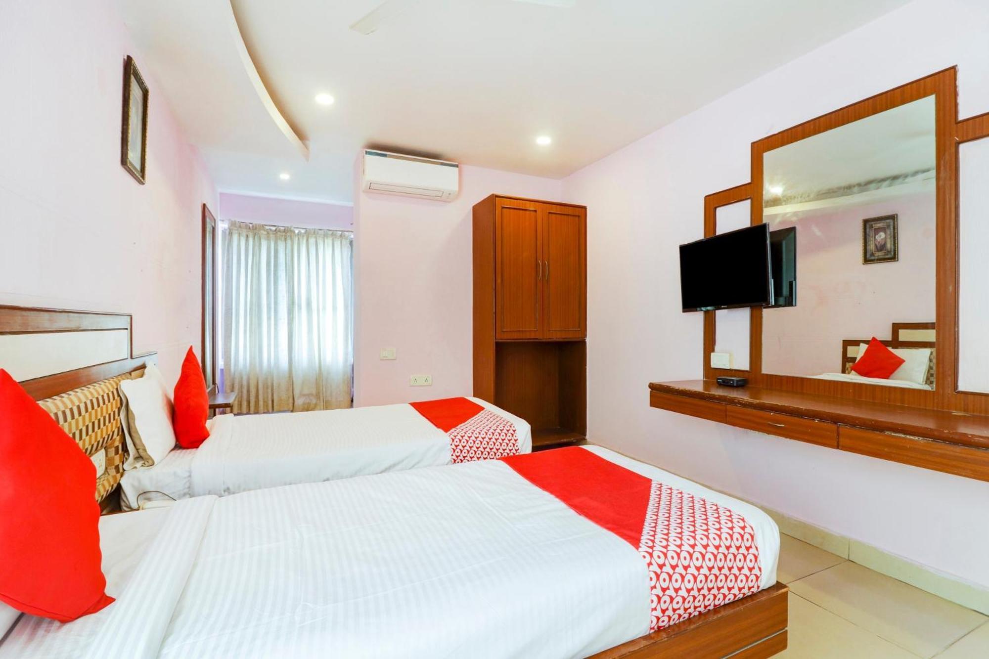 Super Collection O 77115 Vaishnavi Palace Hotel Hyderabad