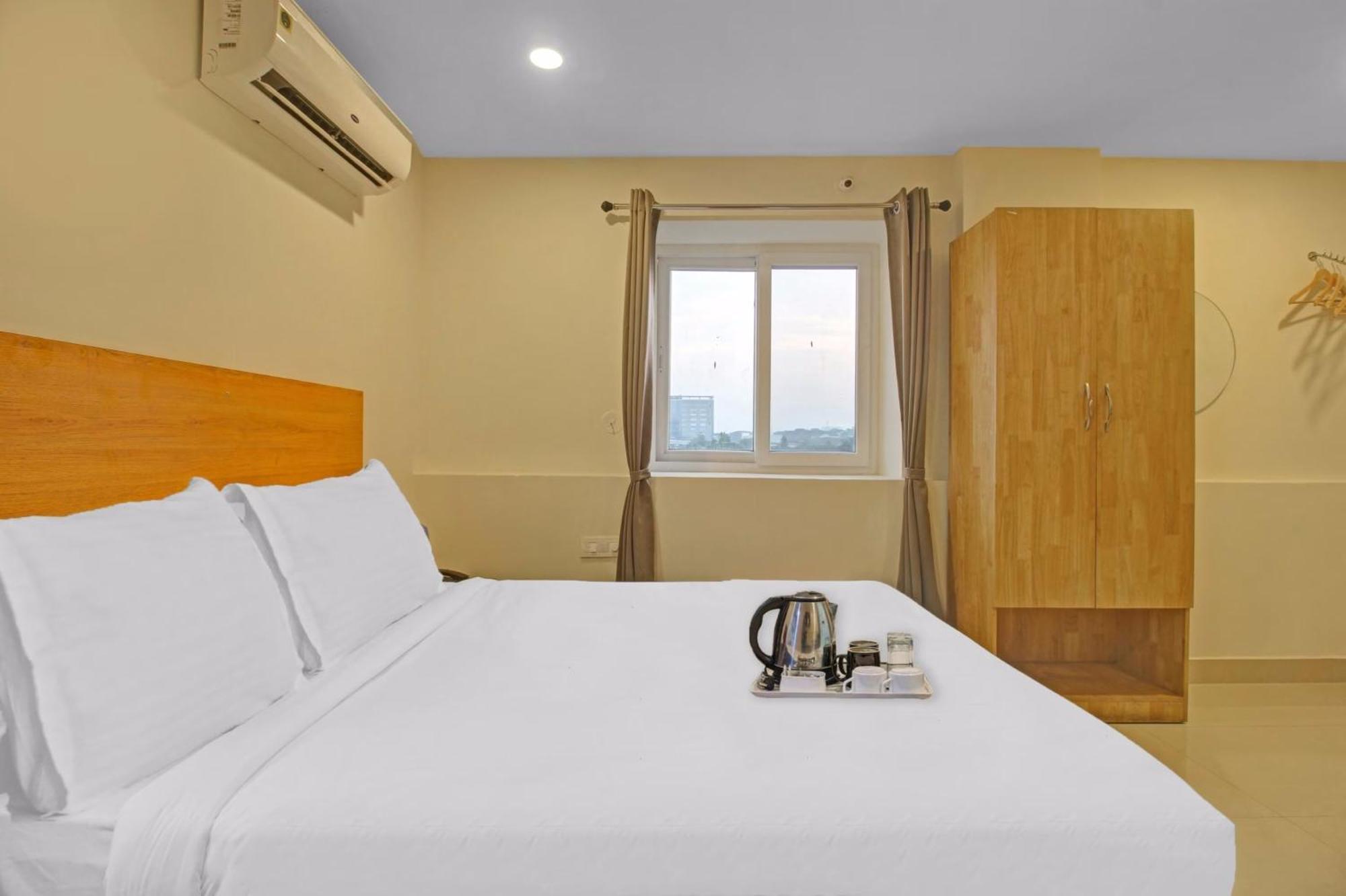 Super Townhouse Whiteridge Gachibowli Near Aig Hospital Hyderabad
