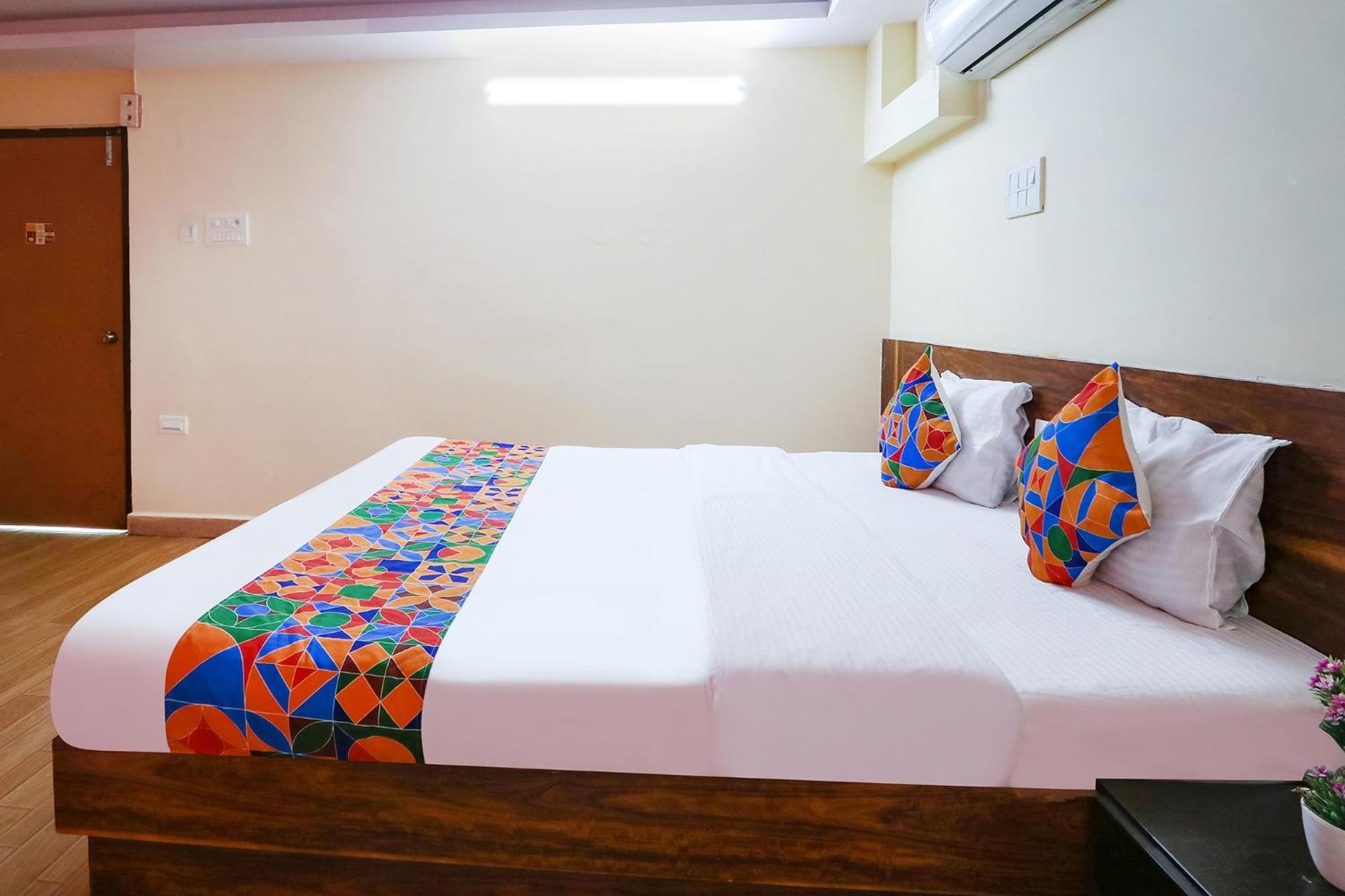 Hotel Fabhotel Sri Sai Grand 3*