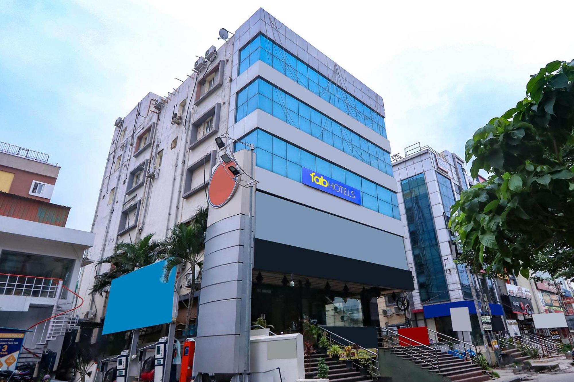 Fabhotel Sri Sai Grand Hotel 3*