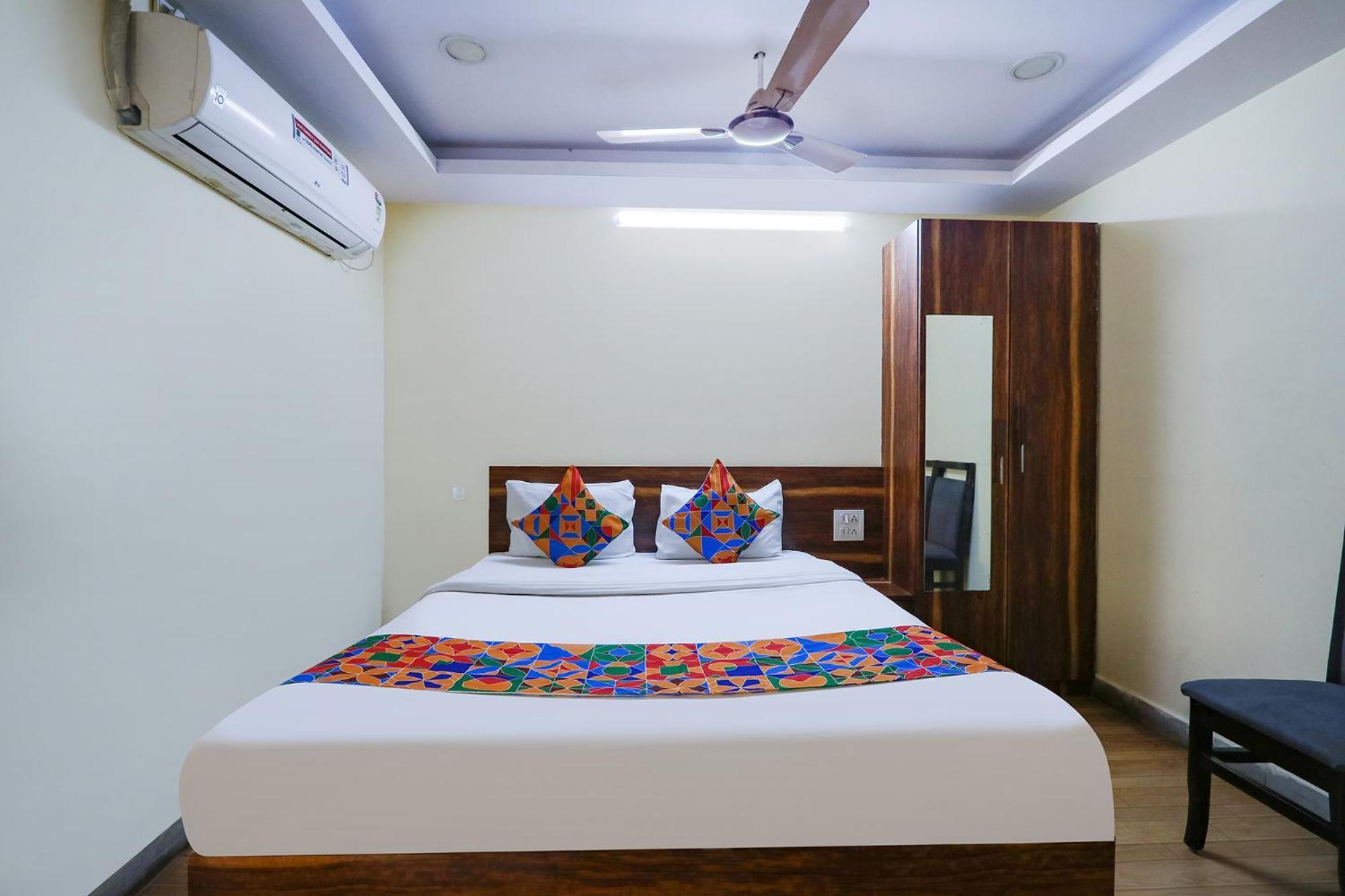 Hotel Fabhotel Sri Sai Grand 3*