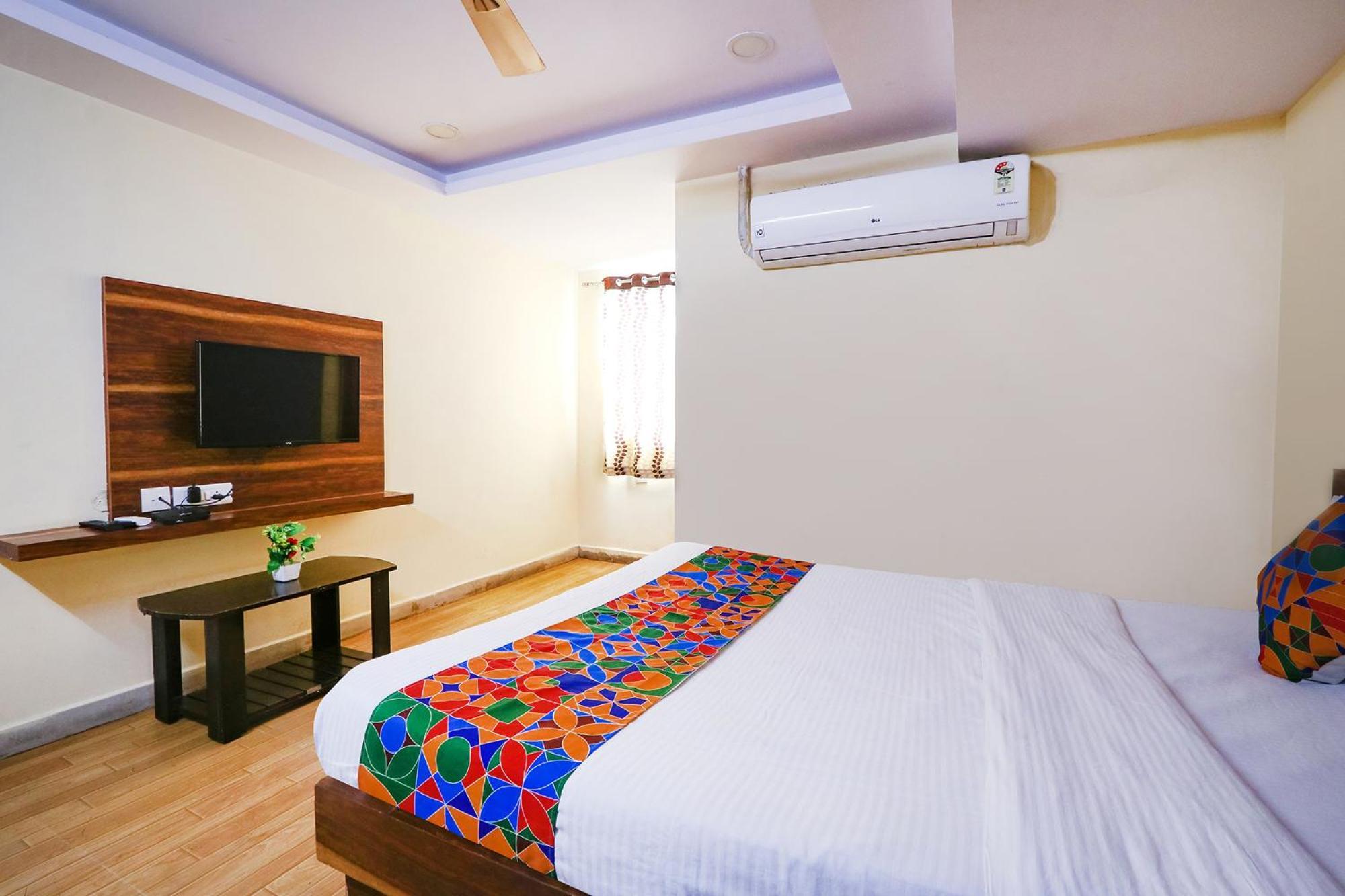 Hotel Fabhotel Sri Sai Grand 3*