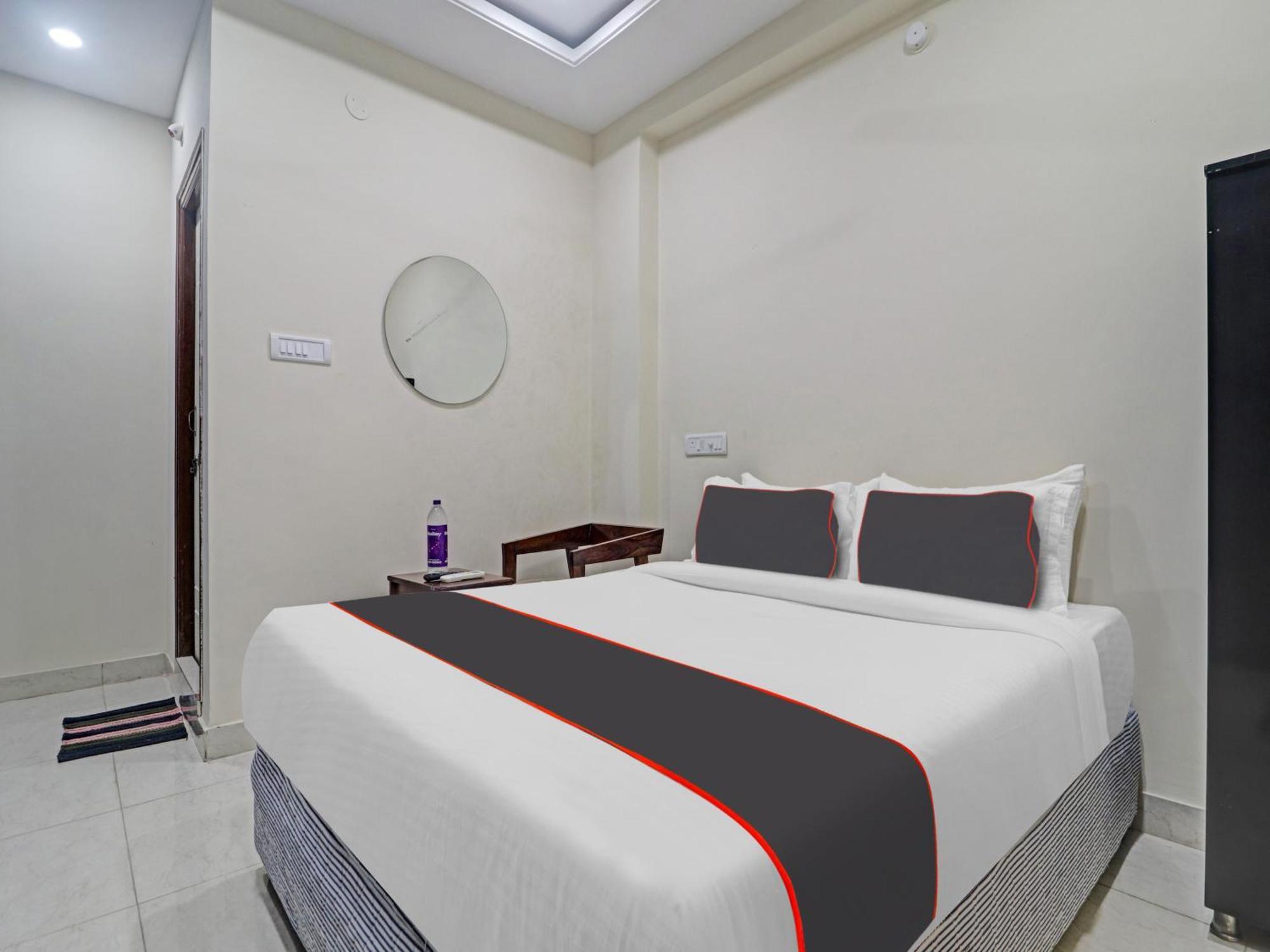 Super Hotel O Square Unique Suites 4* Hyderabad