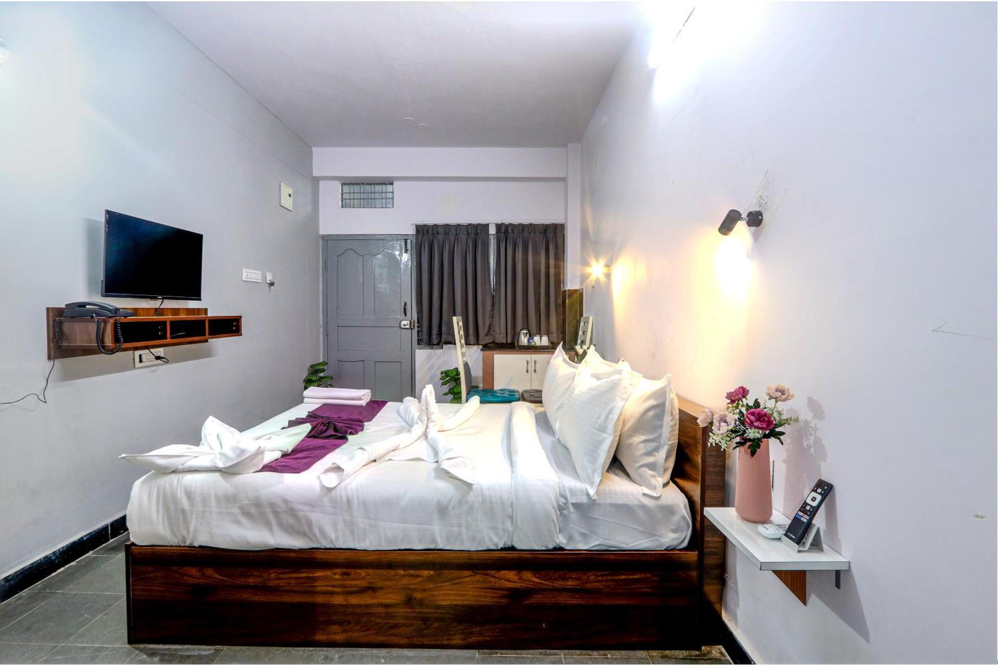 Apartment Veeksha Kiara Hospitalities - Rooms, & Near Kukatpally Rd *