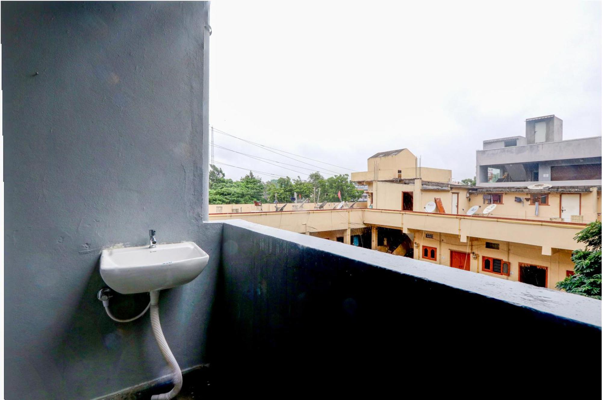 Veeksha Kiara Hospitalities - Rooms, & Near Kukatpally Rd Apartment Hyderabad