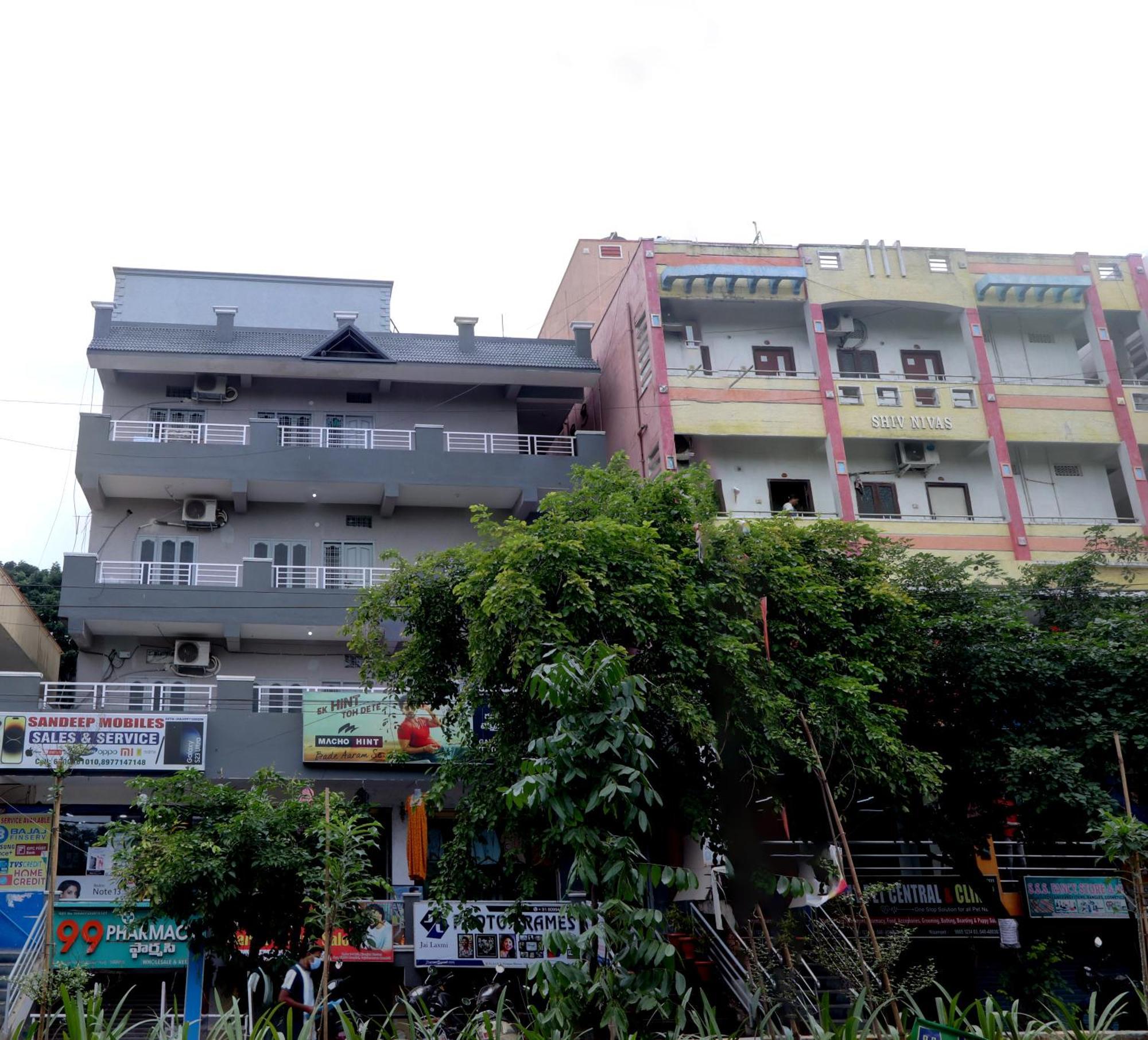Veeksha Kiara Hospitalities - Rooms, & Near Kukatpally Rd Hyderabad