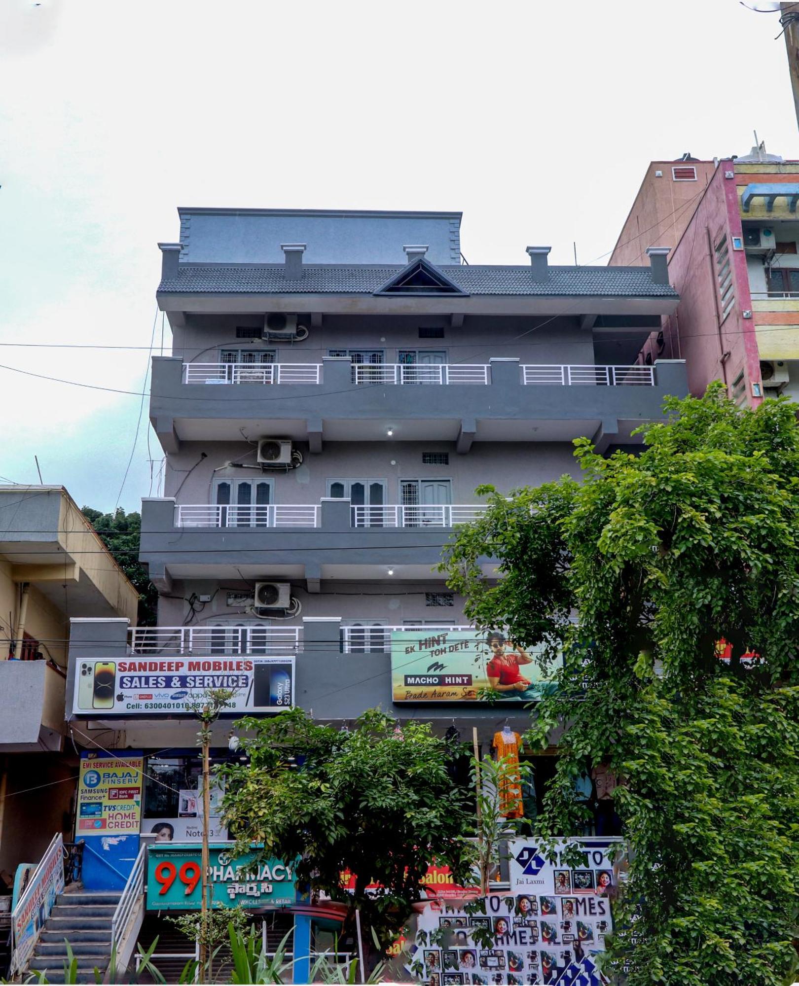 Apartment Veeksha Kiara Hospitalities - Rooms, & Near Kukatpally Rd