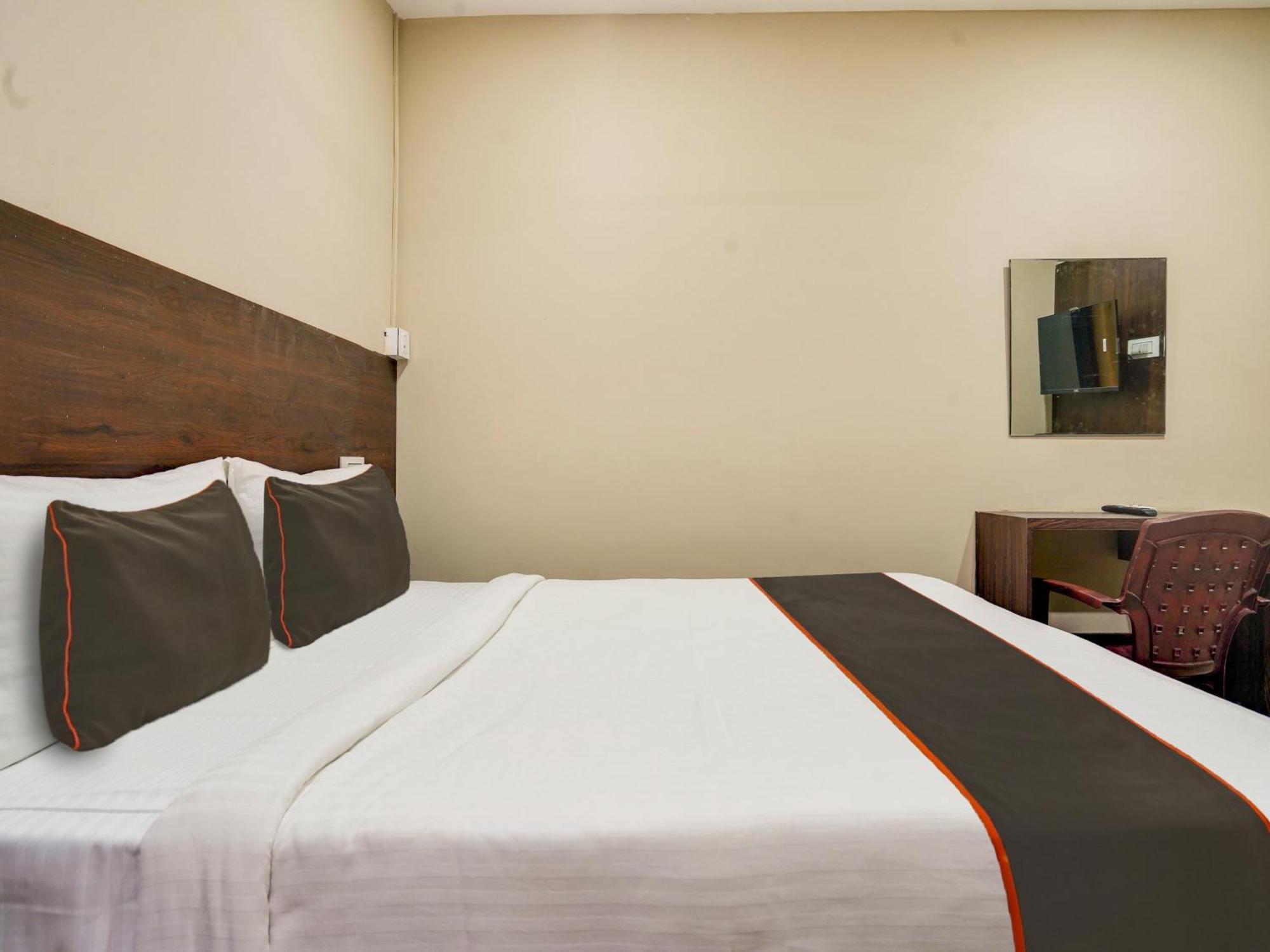 Super Collection O Pnr Comfort Khairatabad Hotel 4*