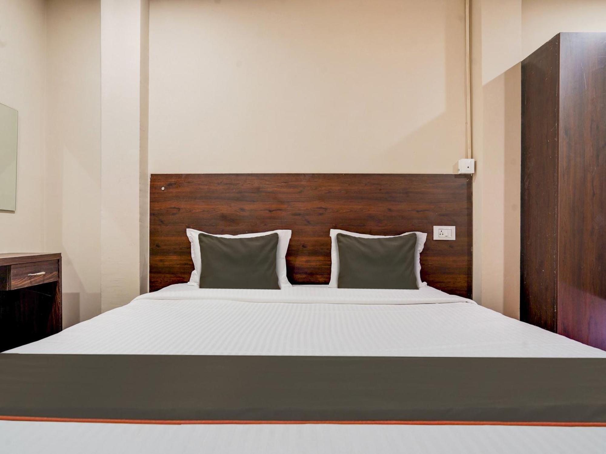 Super Collection O Pnr Comfort Khairatabad Hotel 4*