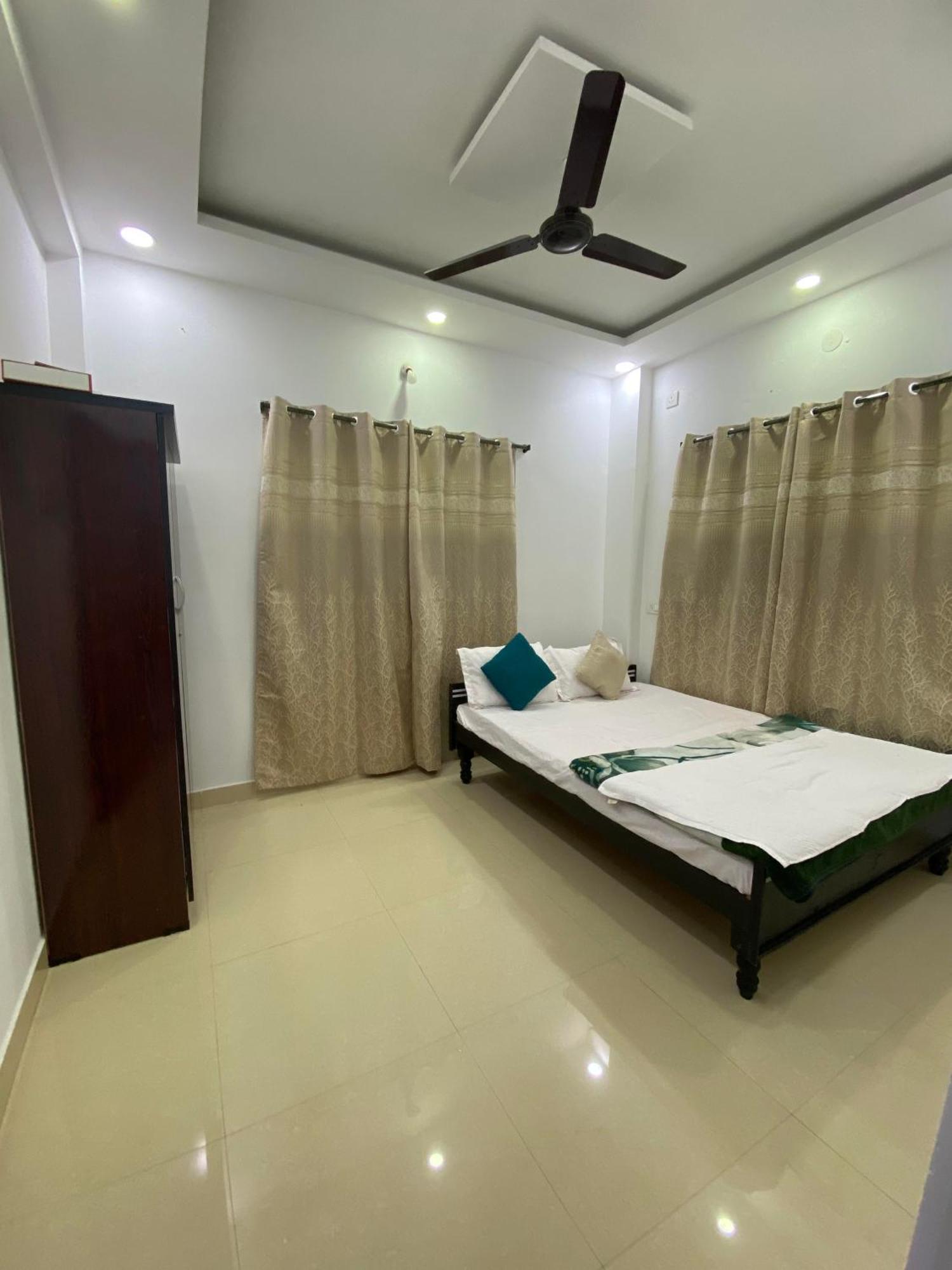 Srt Homely With Amenities Apartamento Hyderabad