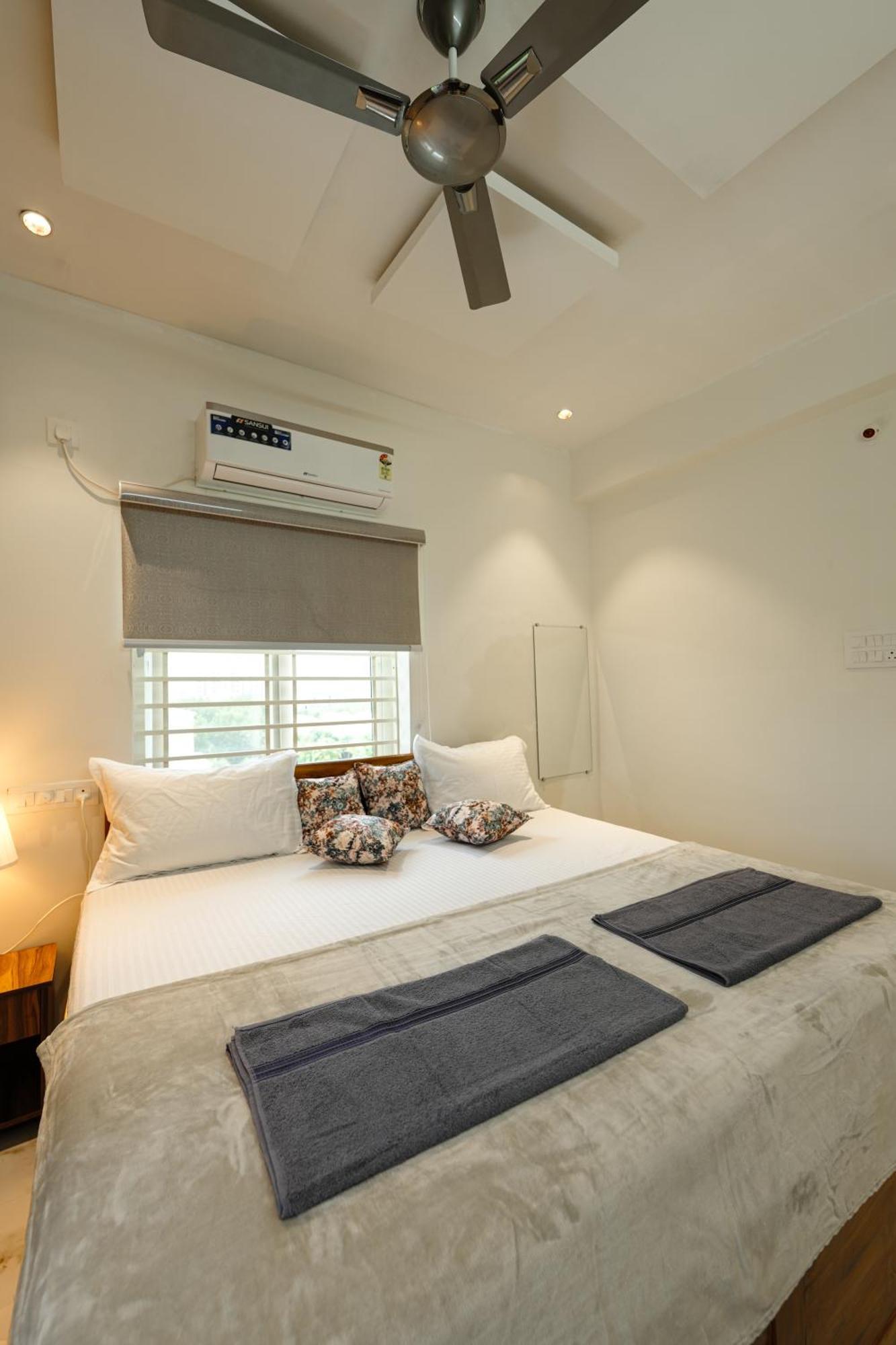 Apartment Ira Bigson Service - Kondapur