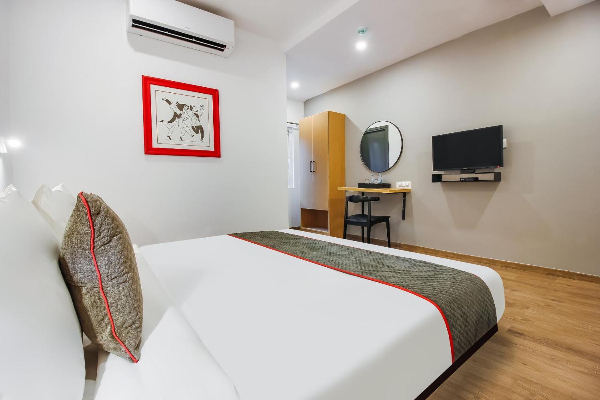 Hotel Super Townhouse The Cinco Near Esi Hospital Hyderabad