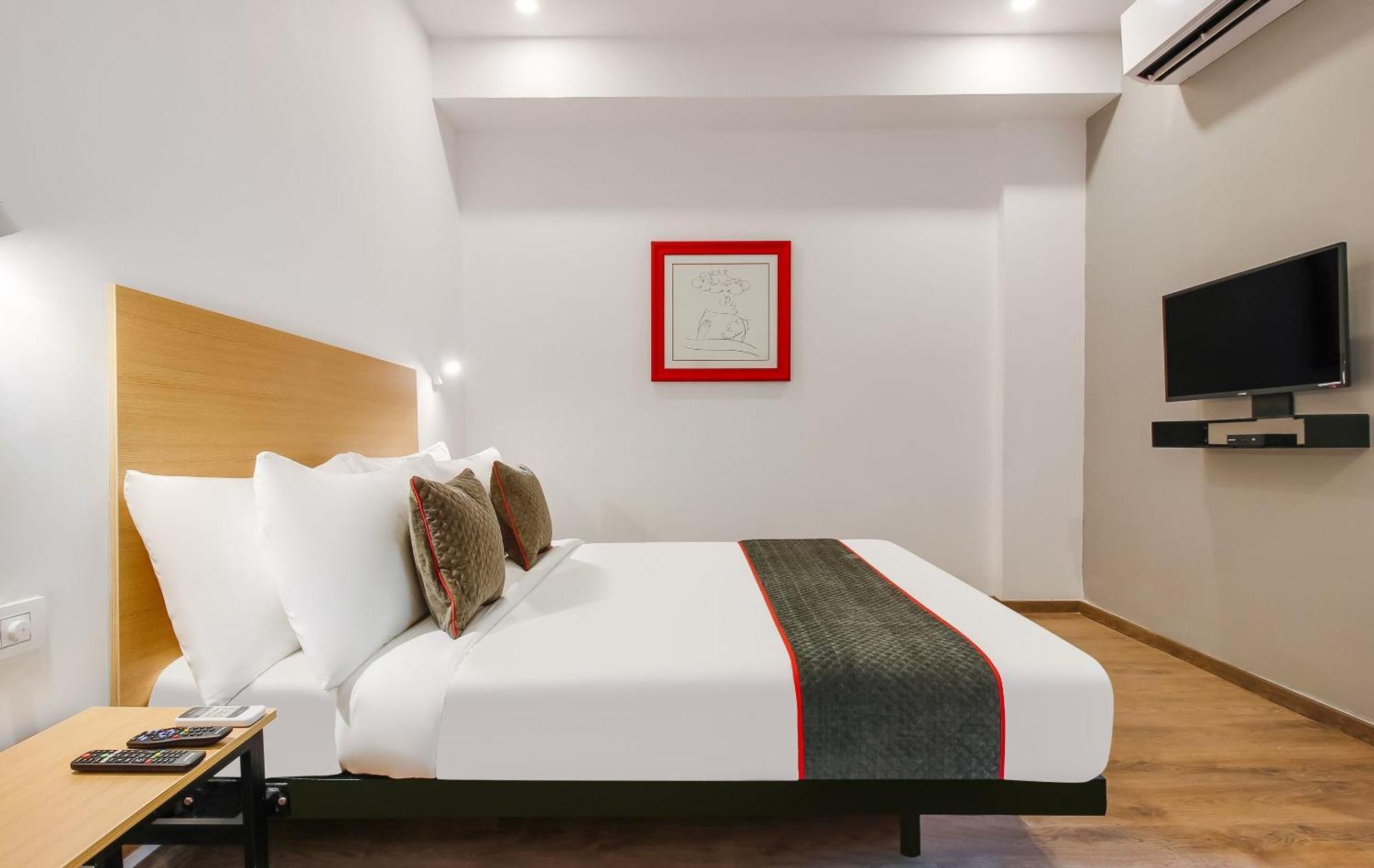 Super Townhouse The Cinco Near Esi Hospital Hyderabad