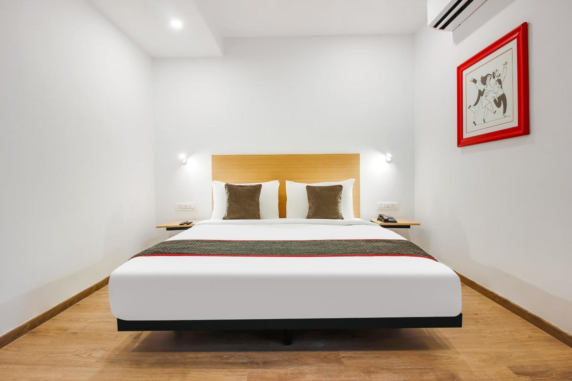 Super Townhouse The Cinco Near Esi Hospital 4* Hyderabad