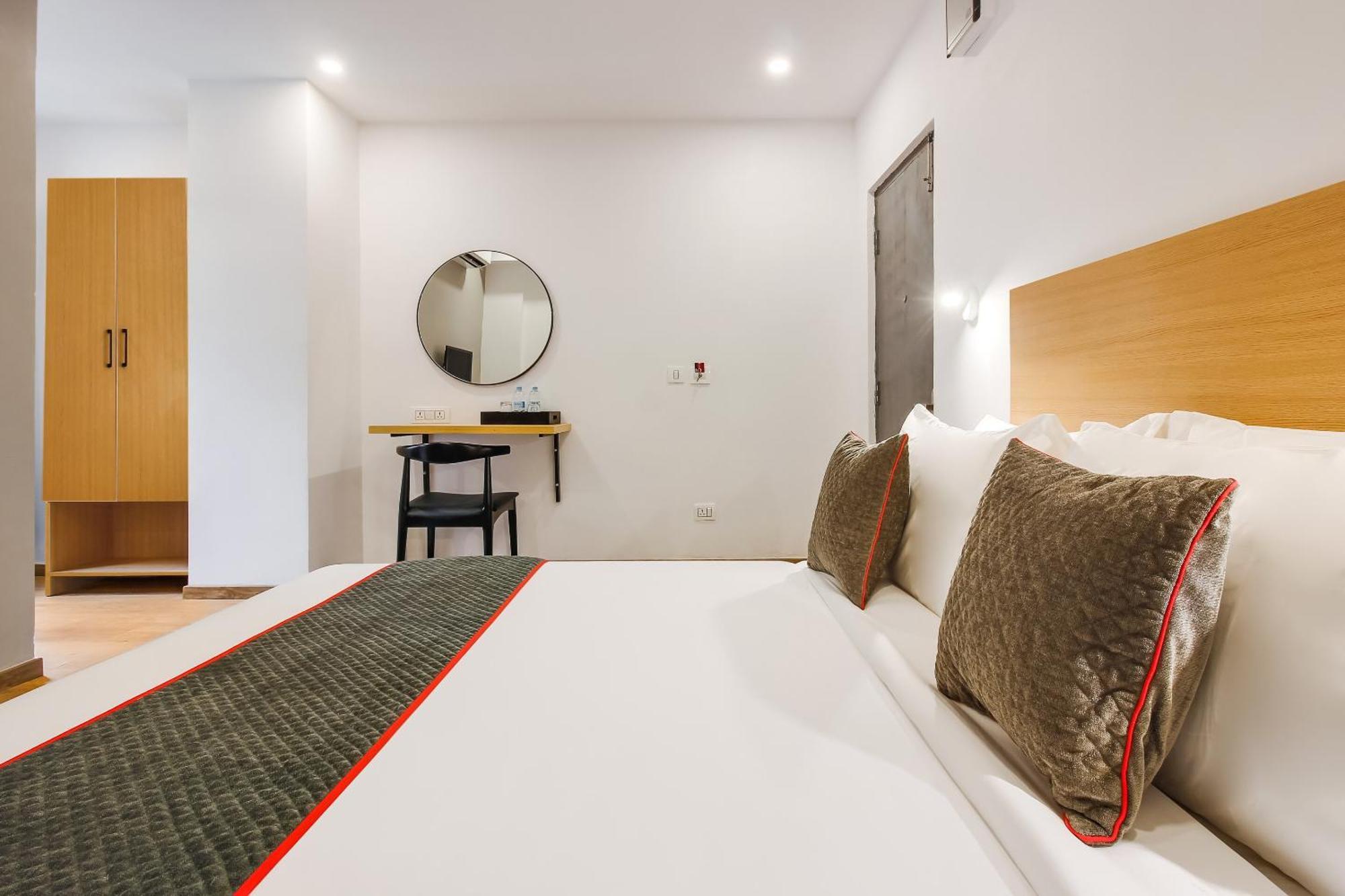 Super Townhouse The Cinco Near Esi Hospital Hotel