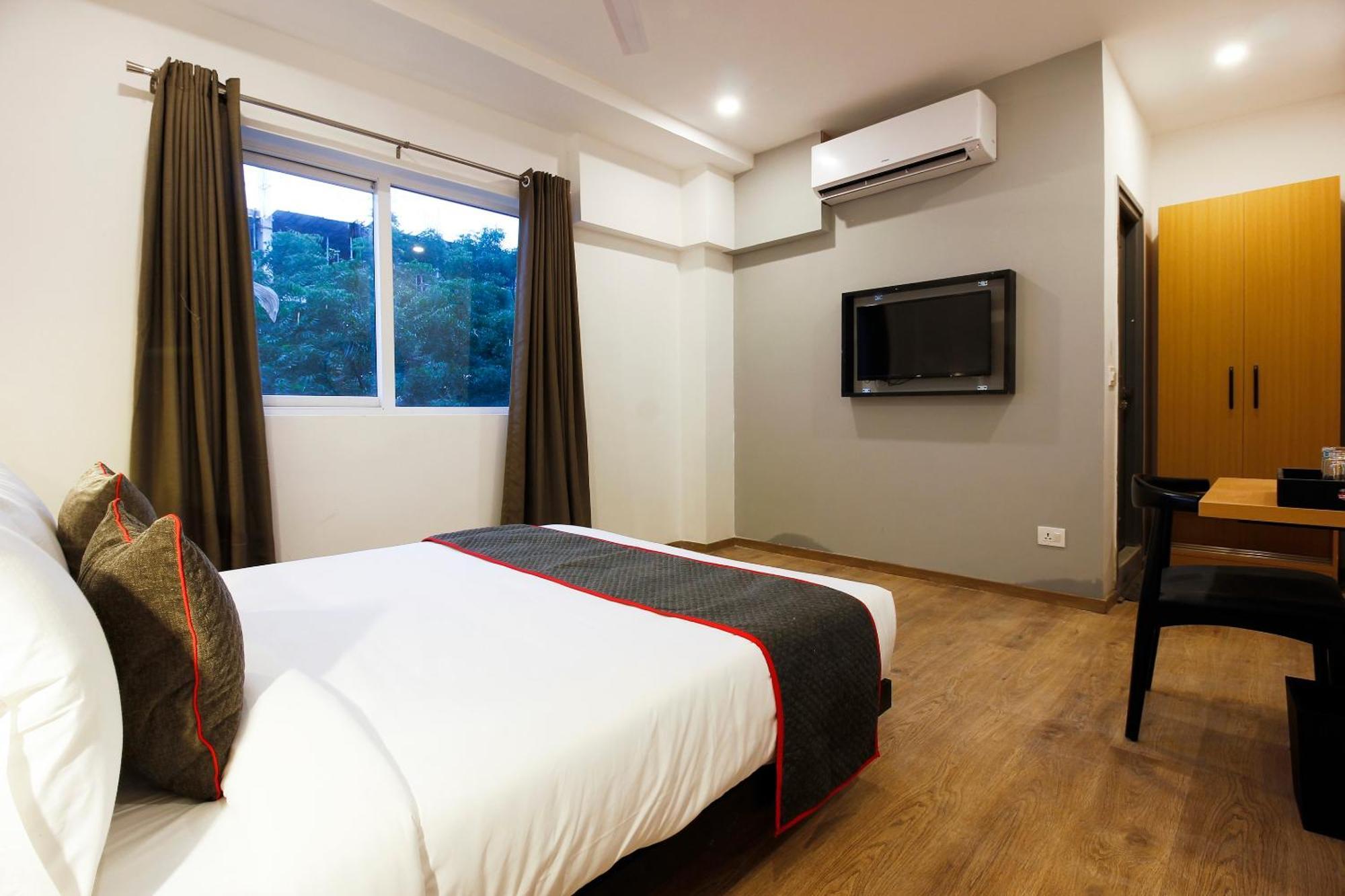Super Townhouse Rcc Elite Hotel