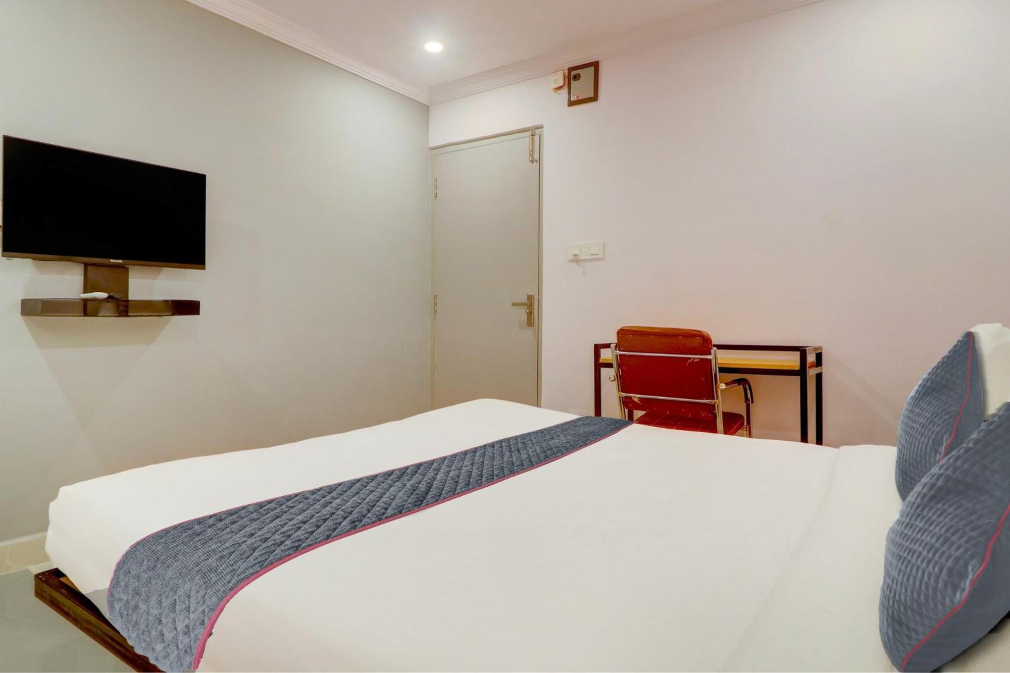Hotel Super Townhouse Sr Nagar Rcc Premier