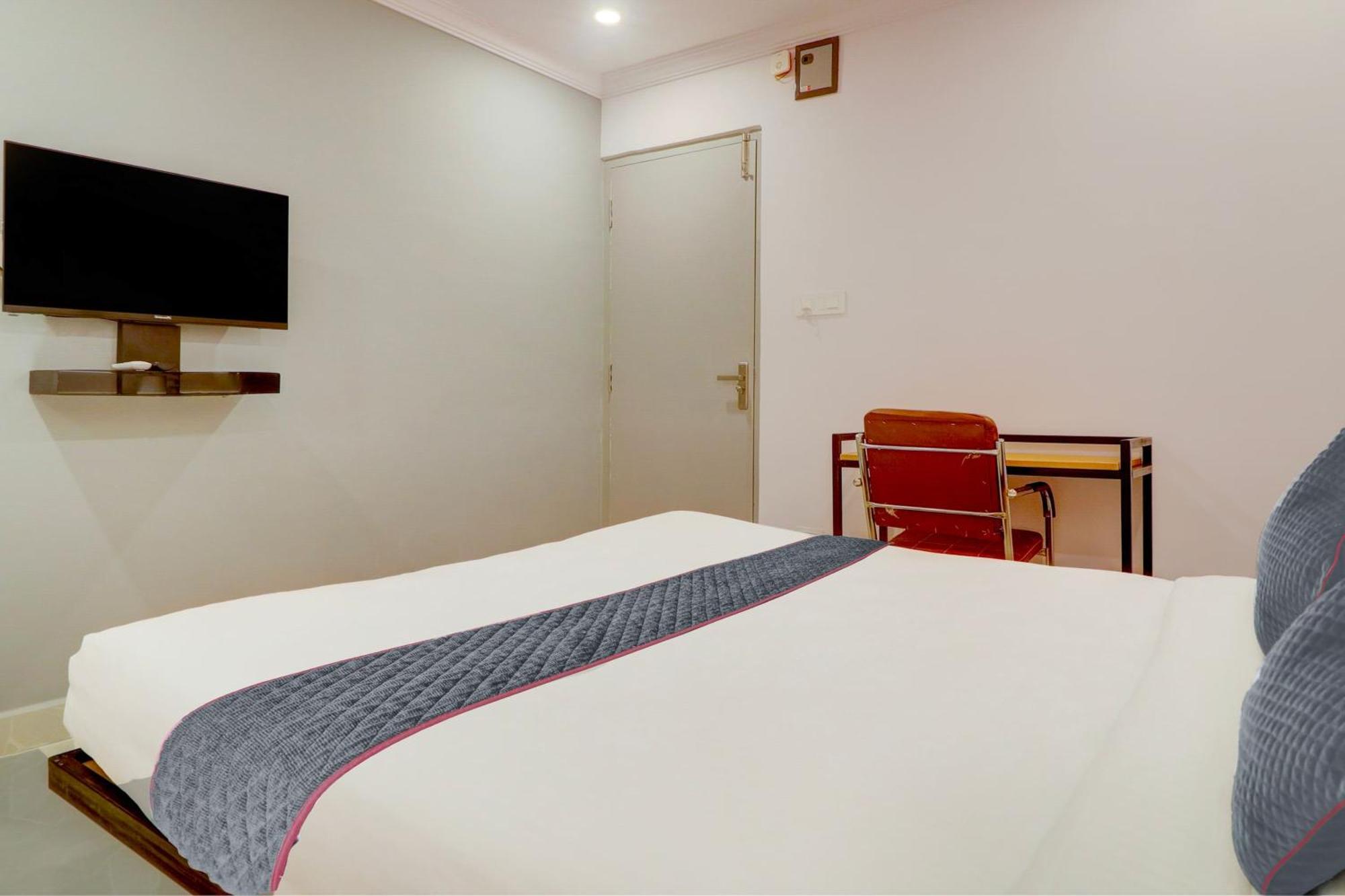 Super Townhouse Sr Nagar Rcc Premier Hotel 4*