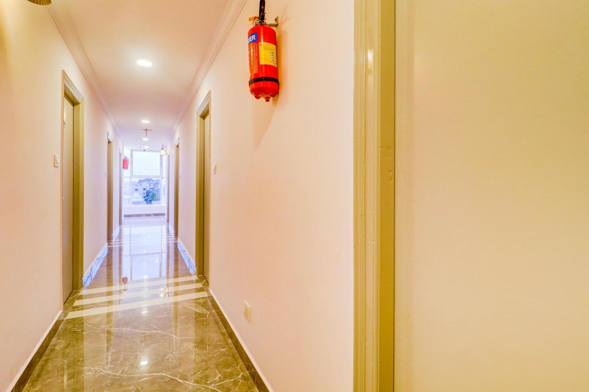Super Townhouse Sr Nagar Rcc Premier Hotel