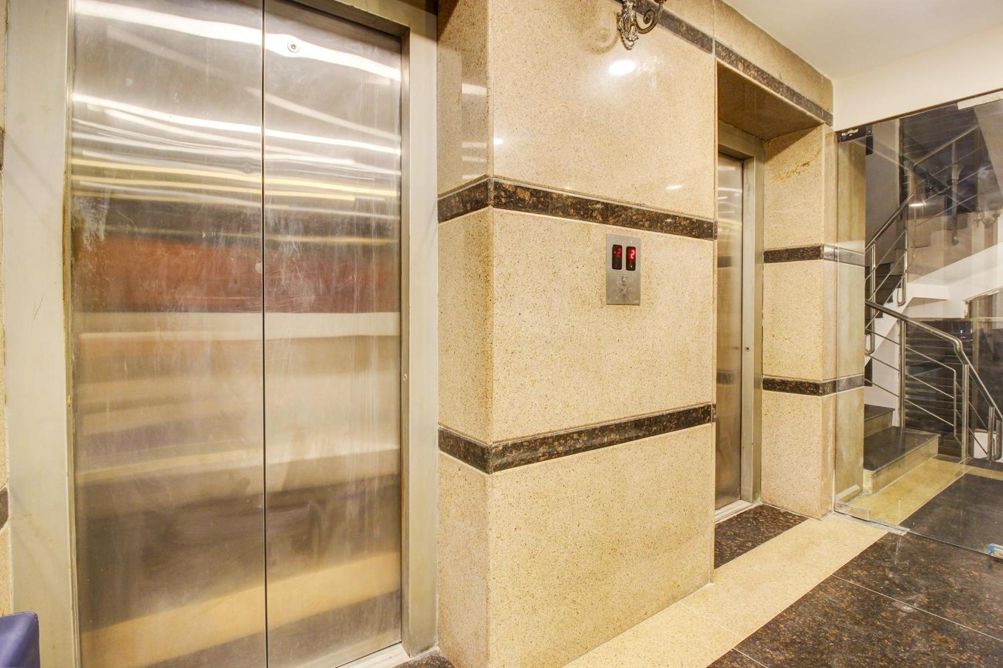 Super Townhouse Rcc Banjara Hills Hotel Hyderabad