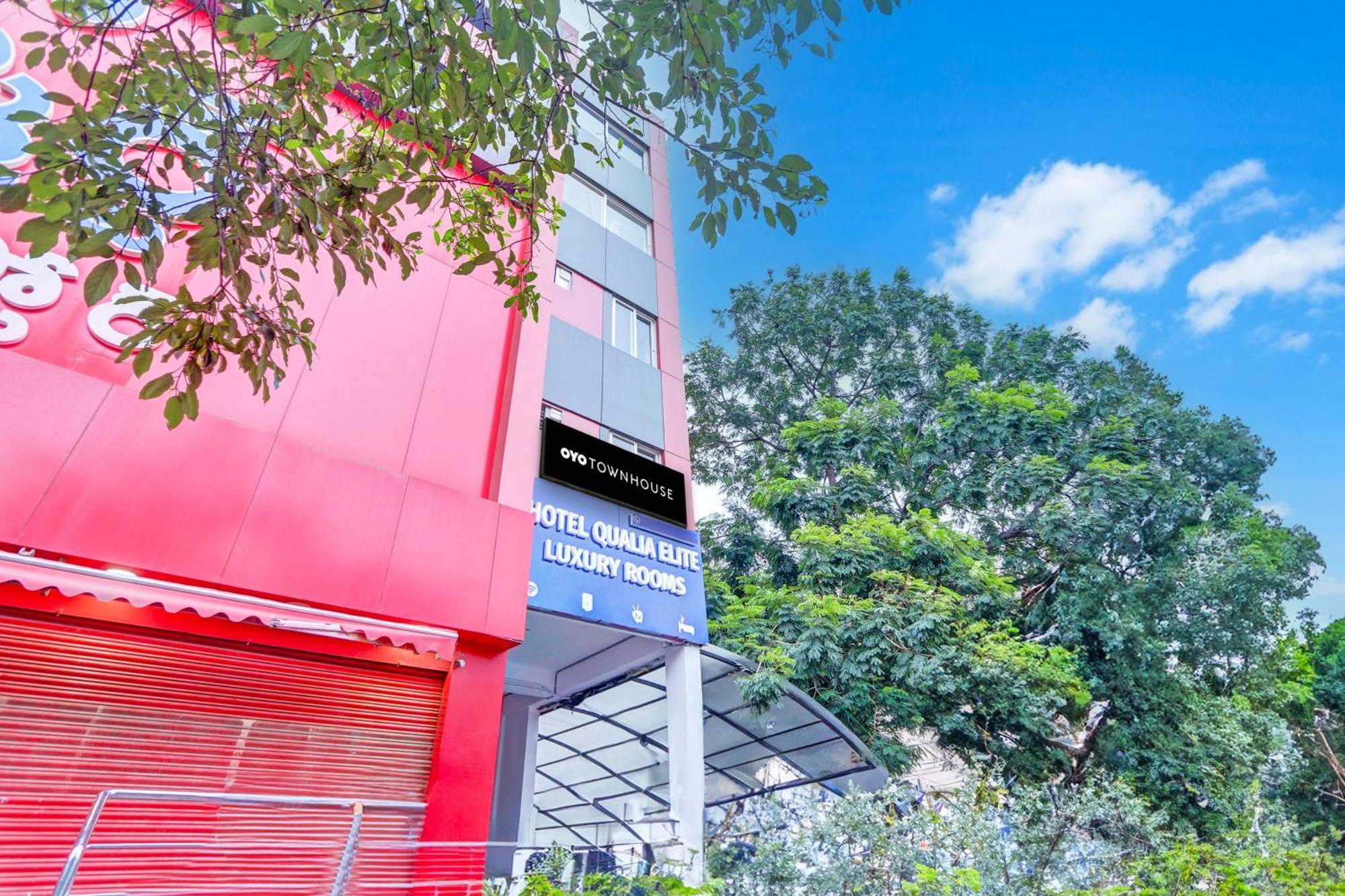 Super Townhouse Qualia Elite S R Nagar Hotel