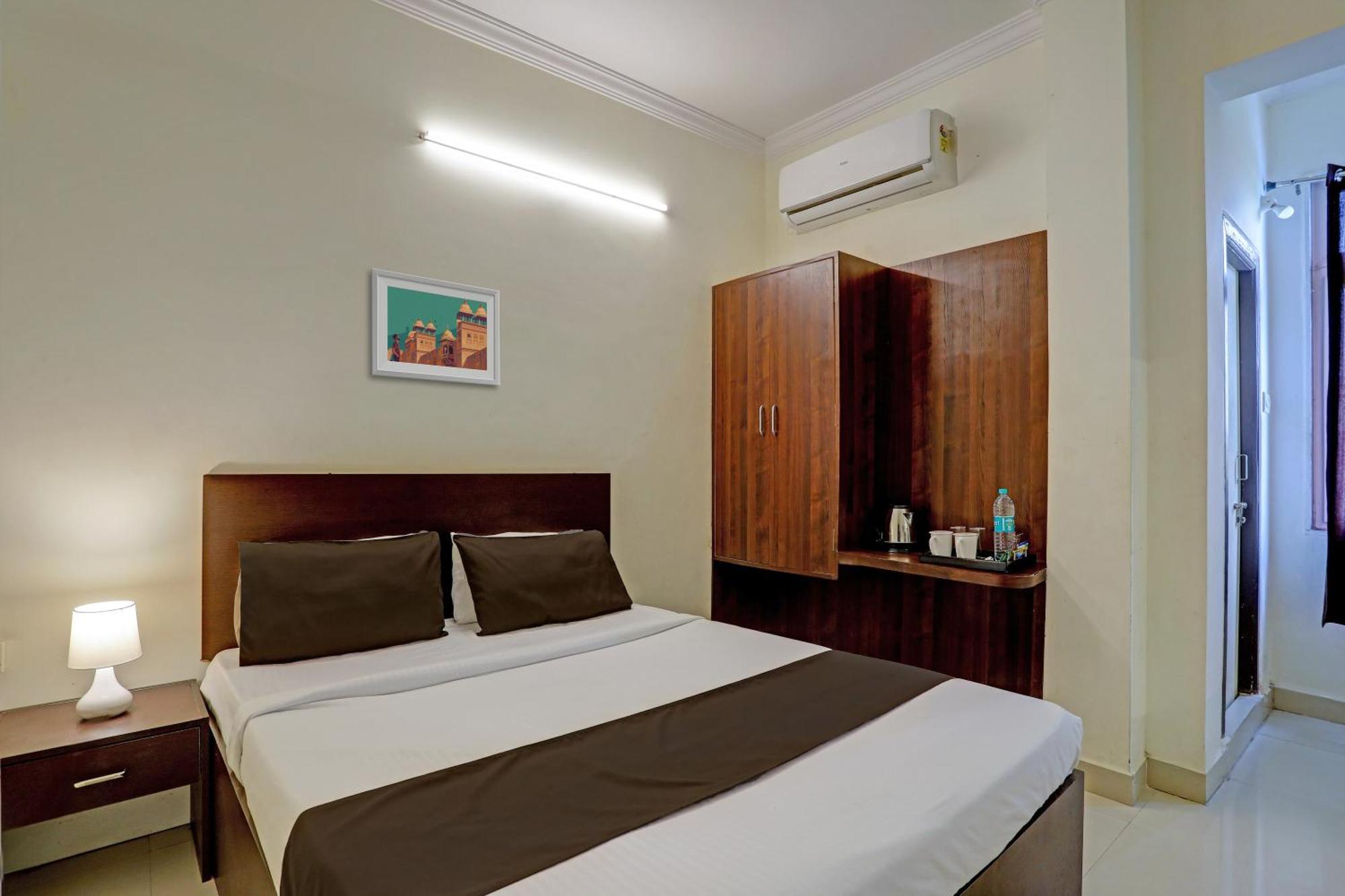 Hotel O Shiridi Residency Near Birla Mandir 4*