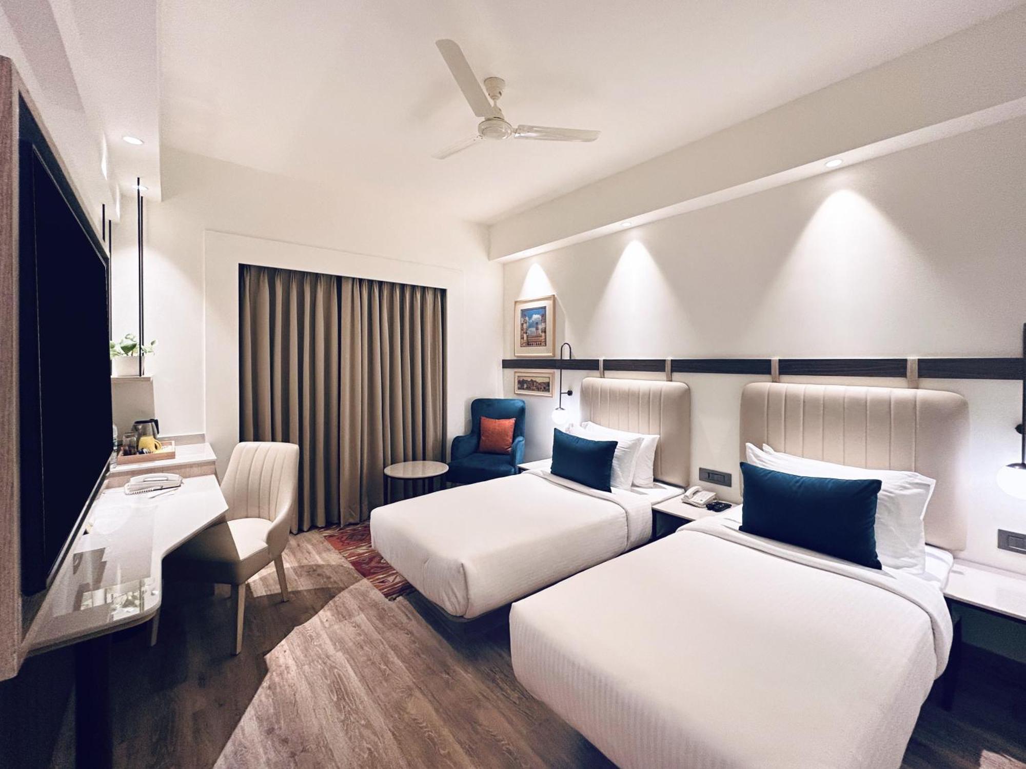 Lemon Tree Hotel, Gachibowli, Hotel