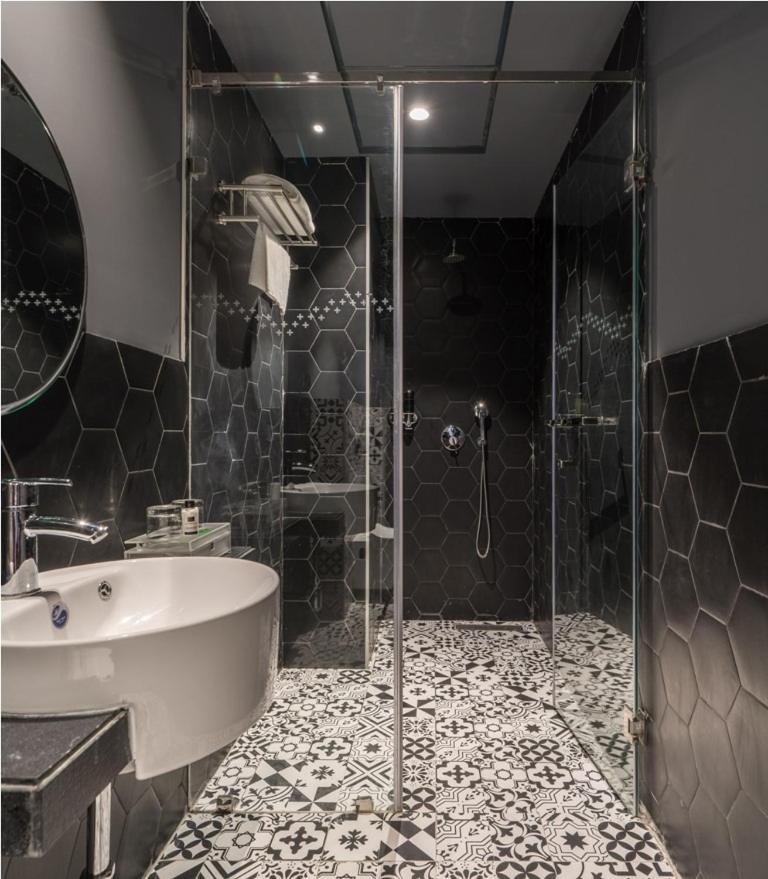 B L Hotel 3*
