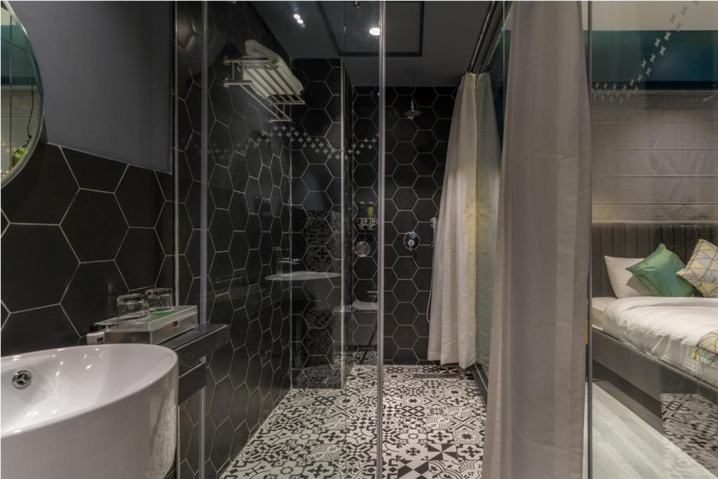 Hotel B L 3*