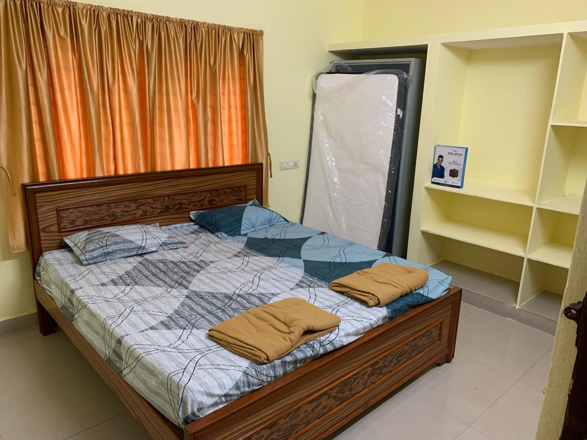 Kesarhomes Flt101 2bhk 1st Flr -homestay-lift-ac-kukatpally Apartment