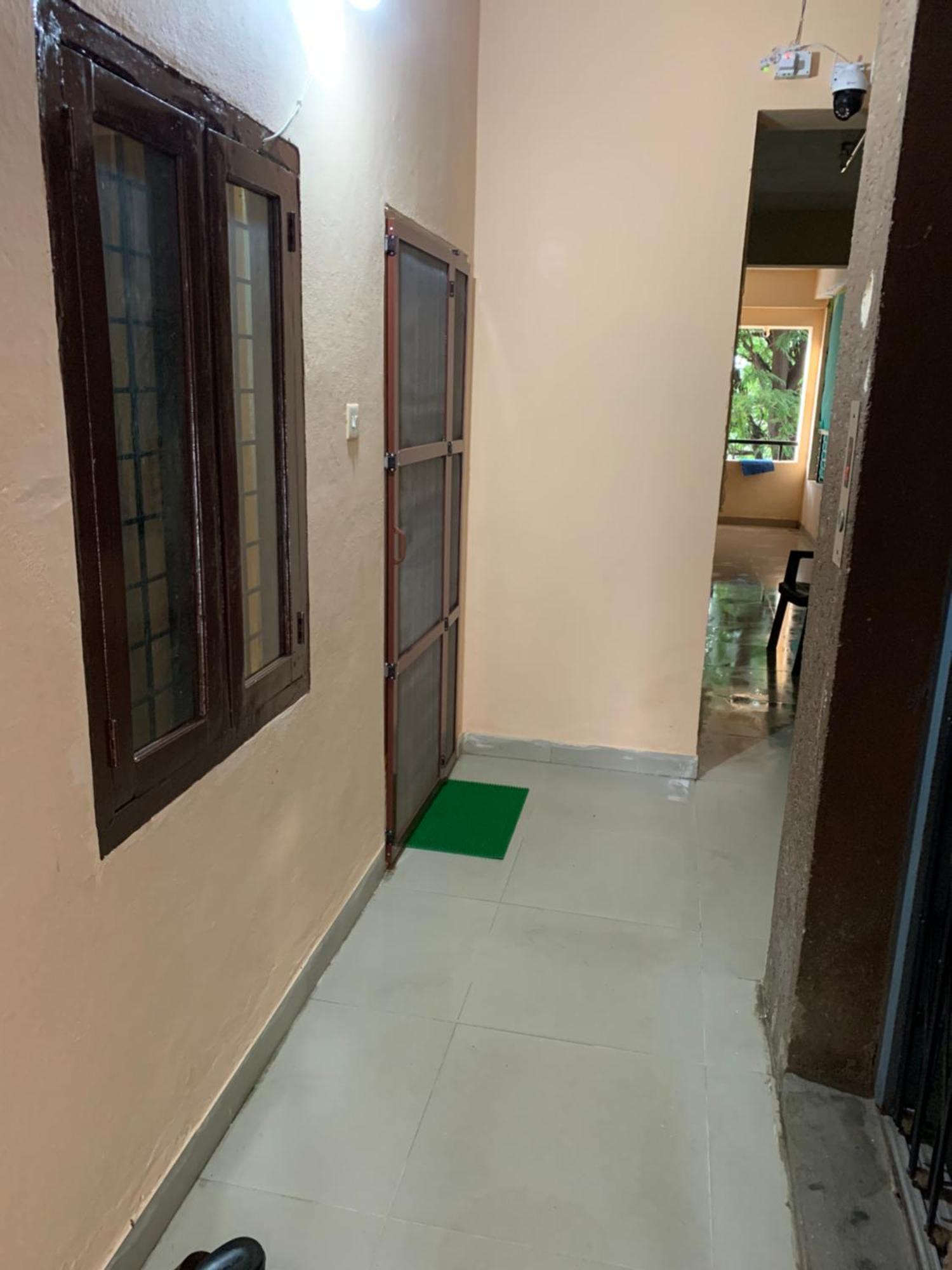 Kesarhomes Flt101 2bhk 1st Flr -homestay-lift-ac-kukatpally Apartment