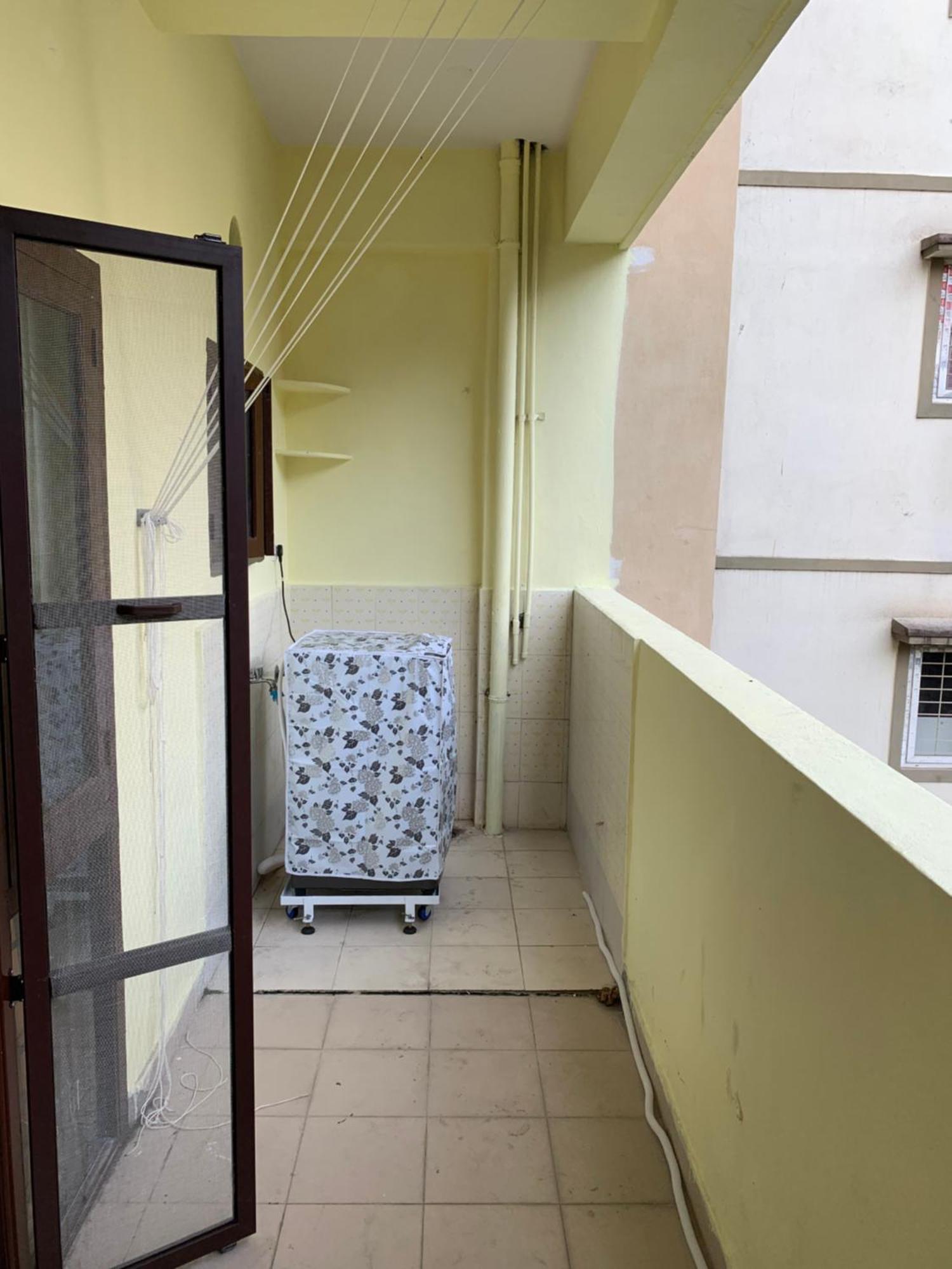 Kesarhomes Flt101 2bhk 1st Flr -homestay-lift-ac-kukatpally *