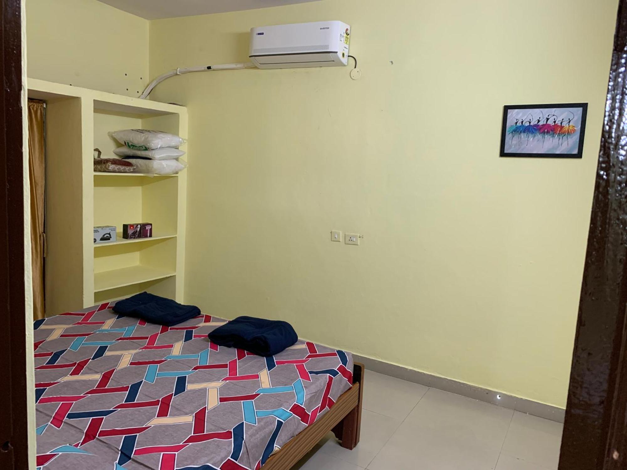 Kesarhomes Flt101 2bhk 1st Flr -homestay-lift-ac-kukatpally * Hyderabad
