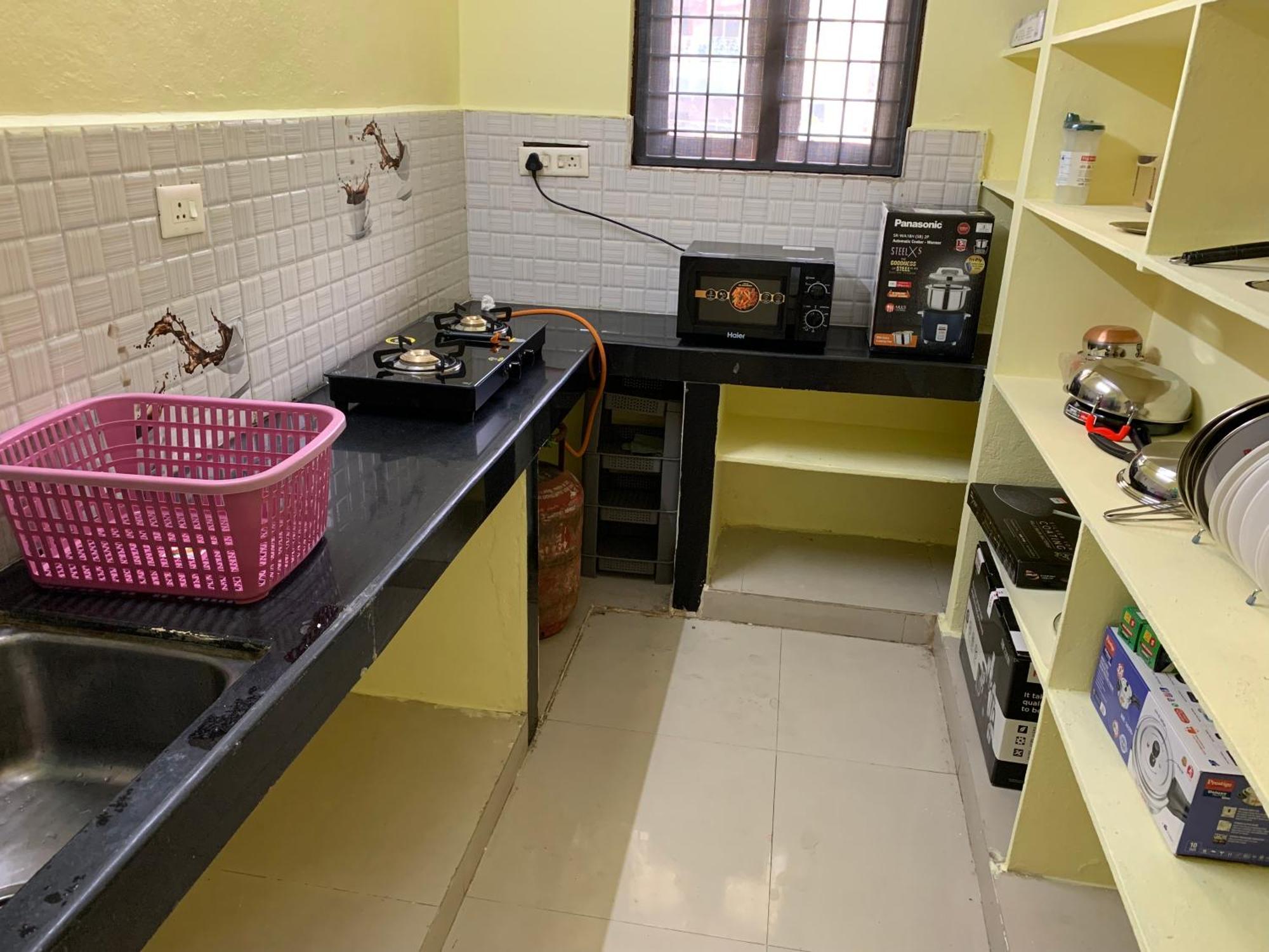 Apartment Kesarhomes Flt101 2bhk 1st Flr -homestay-lift-ac-kukatpally