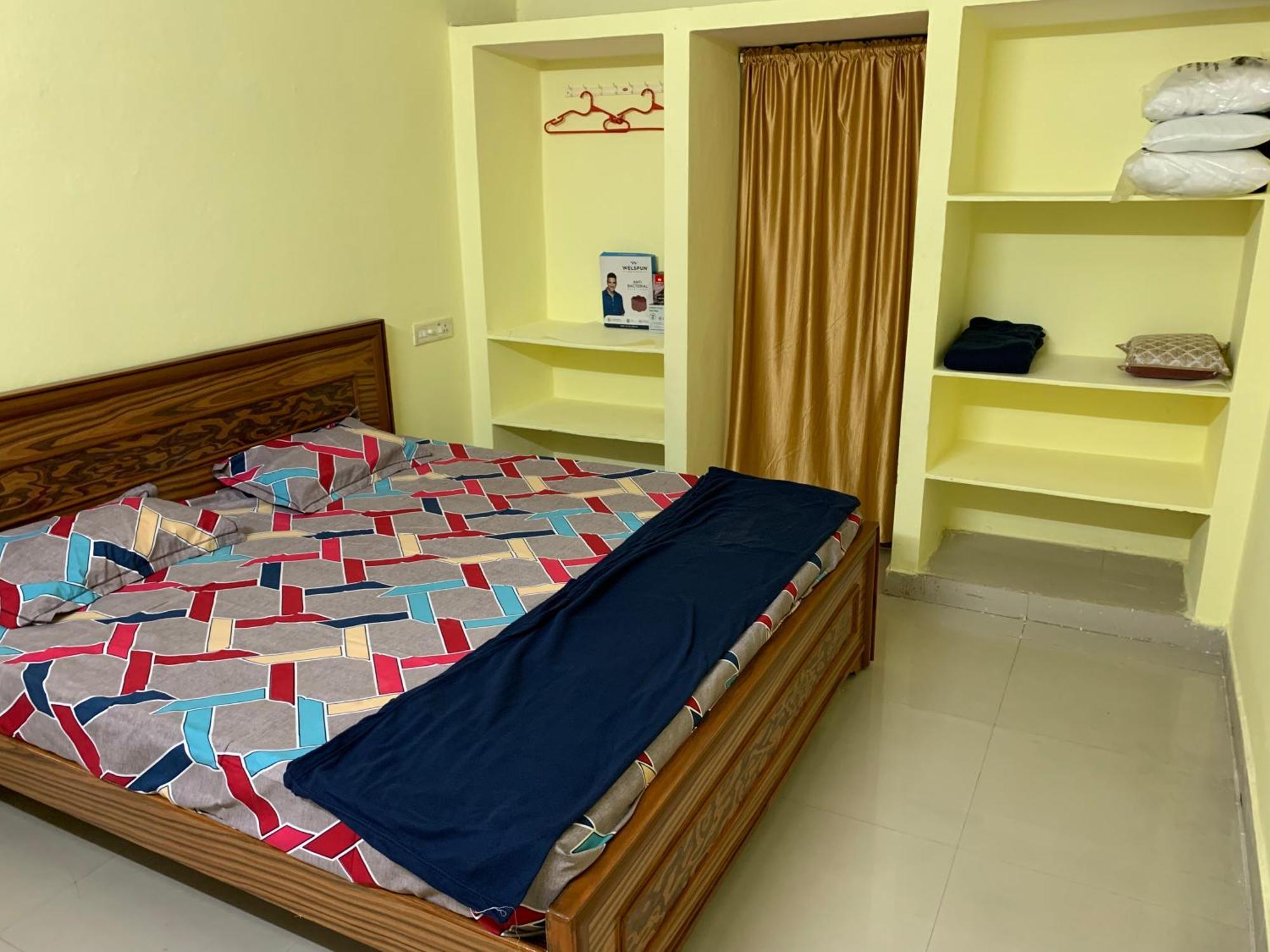 Kesarhomes Flt101 2bhk 1st Flr -homestay-lift-ac-kukatpally * Hyderabad