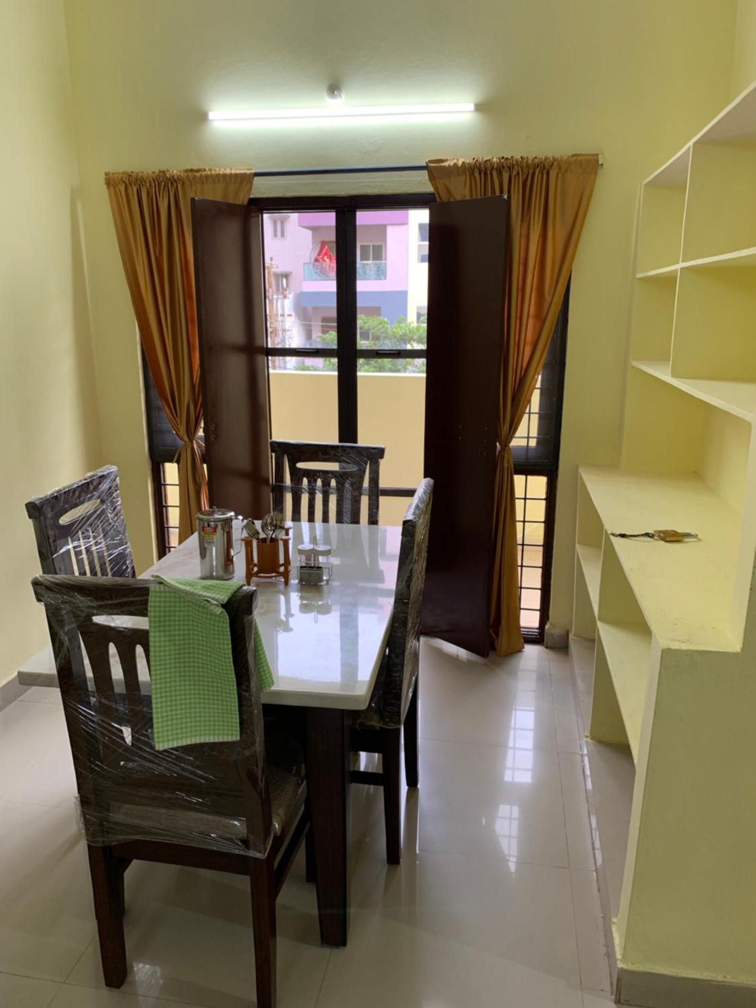 Kesarhomes Flt101 2bhk 1st Flr -homestay-lift-ac-kukatpally Apartment