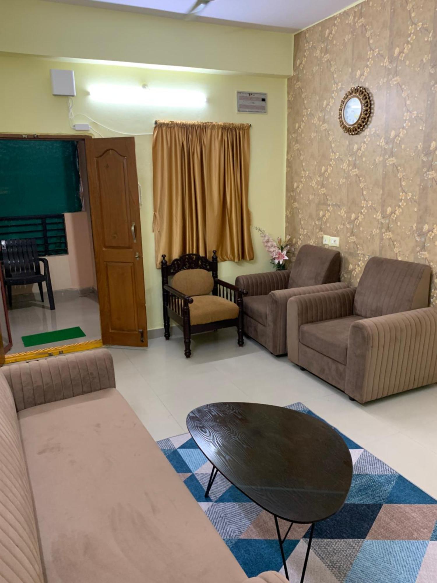 Kesarhomes Flt101 2bhk 1st Flr -homestay-lift-ac-kukatpally * Hyderabad
