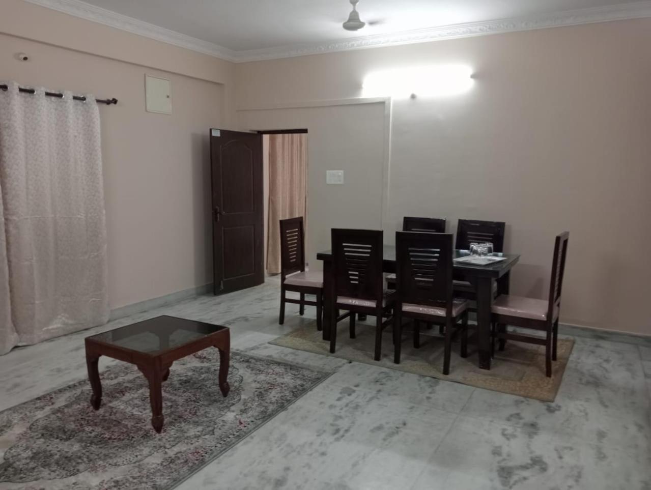 Apartment 3bhk New, Luxury Flat - Ac In Hyd Only For Families 100 M From Main Road