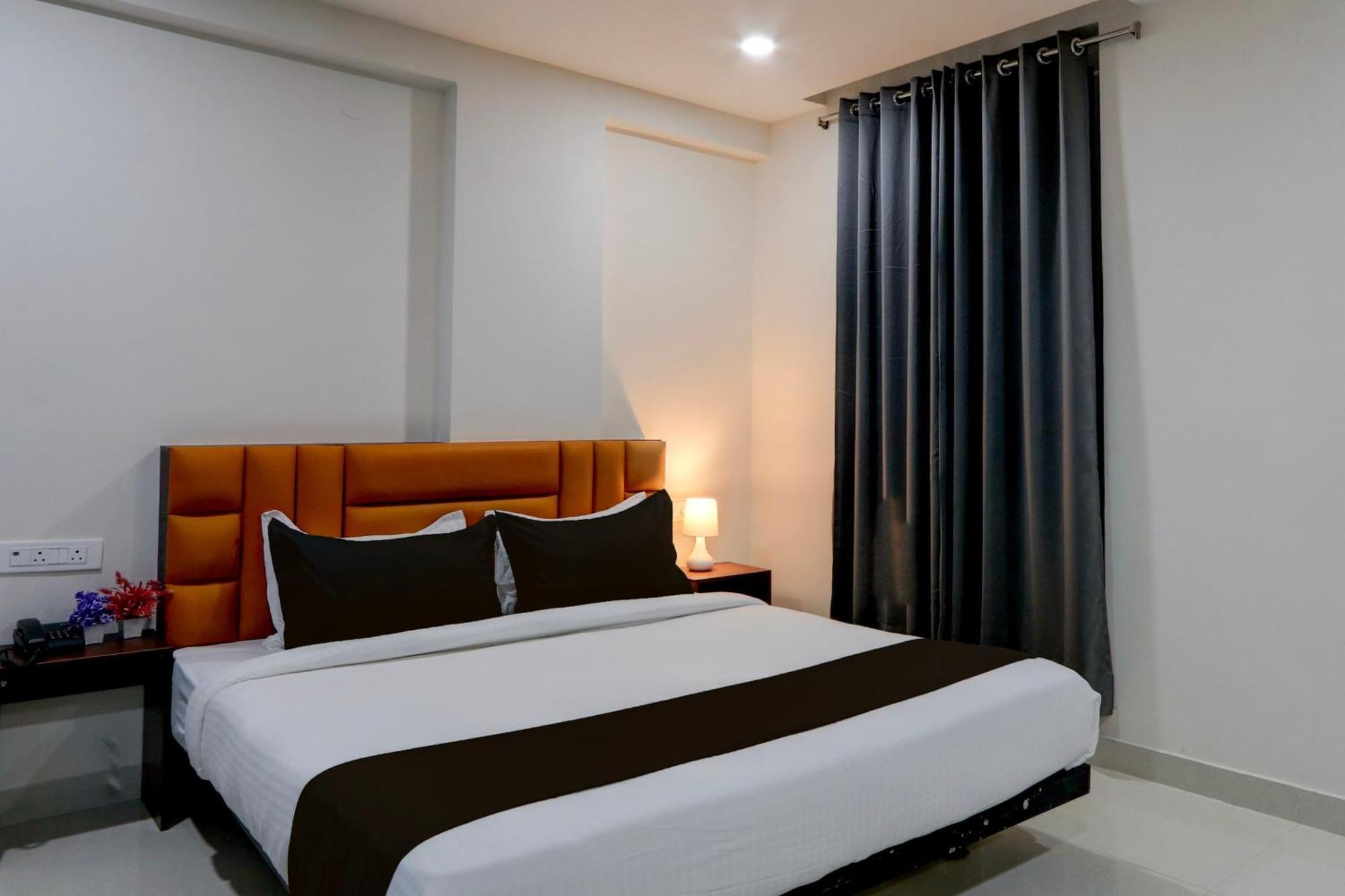 Super Townhouse The Cinco Bliss Near Ikea, Wells Forgo, Kims, Care Hospitals Hotel 4*