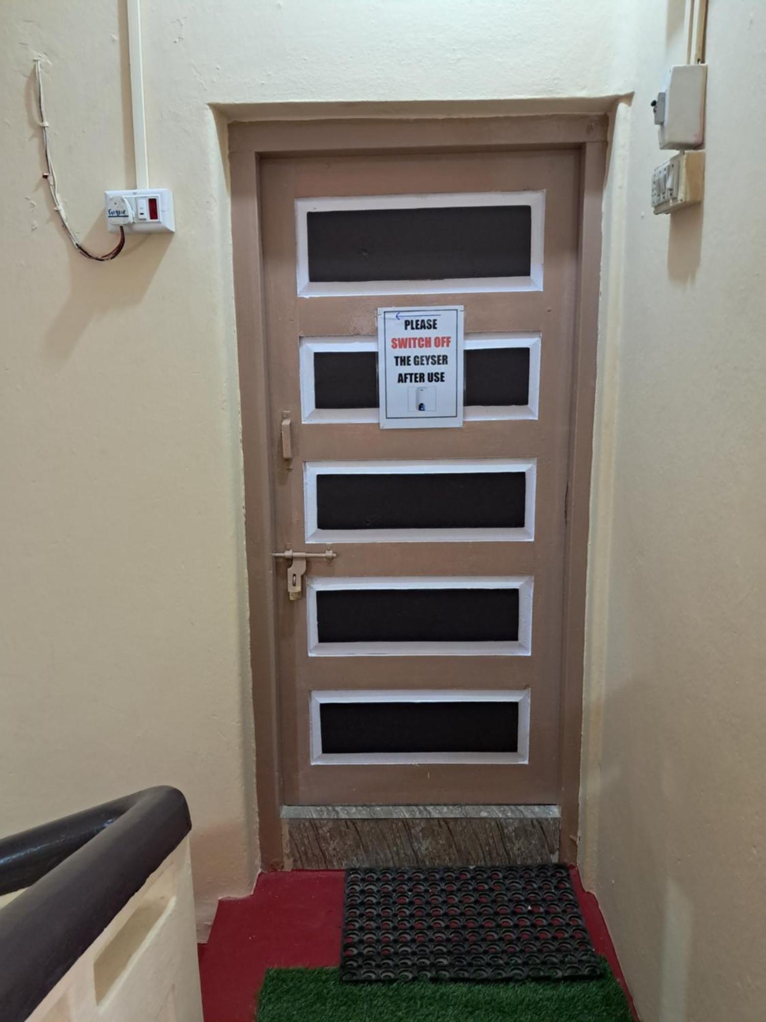 1 For 4 Guests Or 2 Bhk For 4 To 10 Guests With Ac For Families Hyderabad