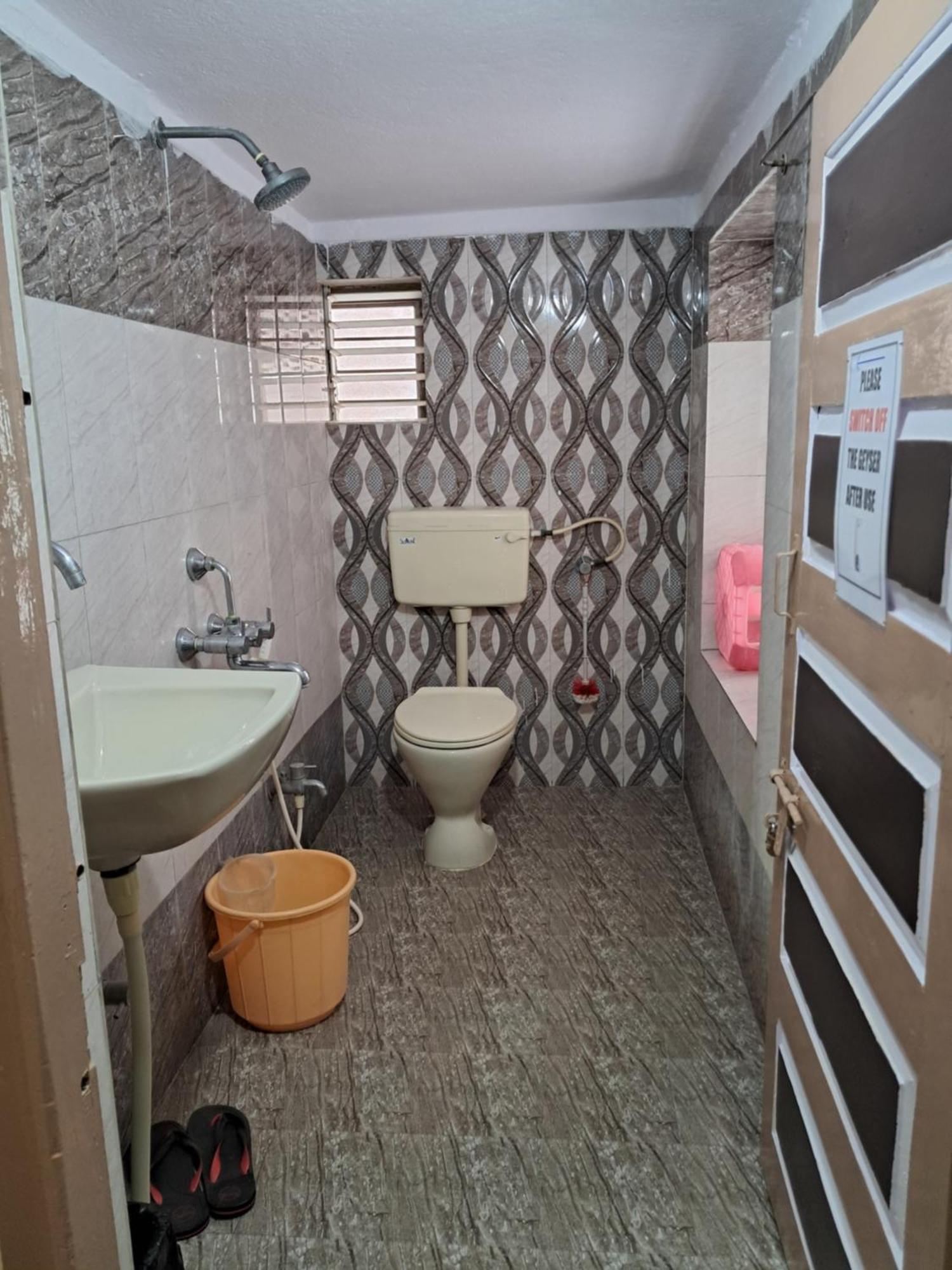 1 For 4 Guests Or 2 Bhk For 4 To 10 Guests With Ac For Families